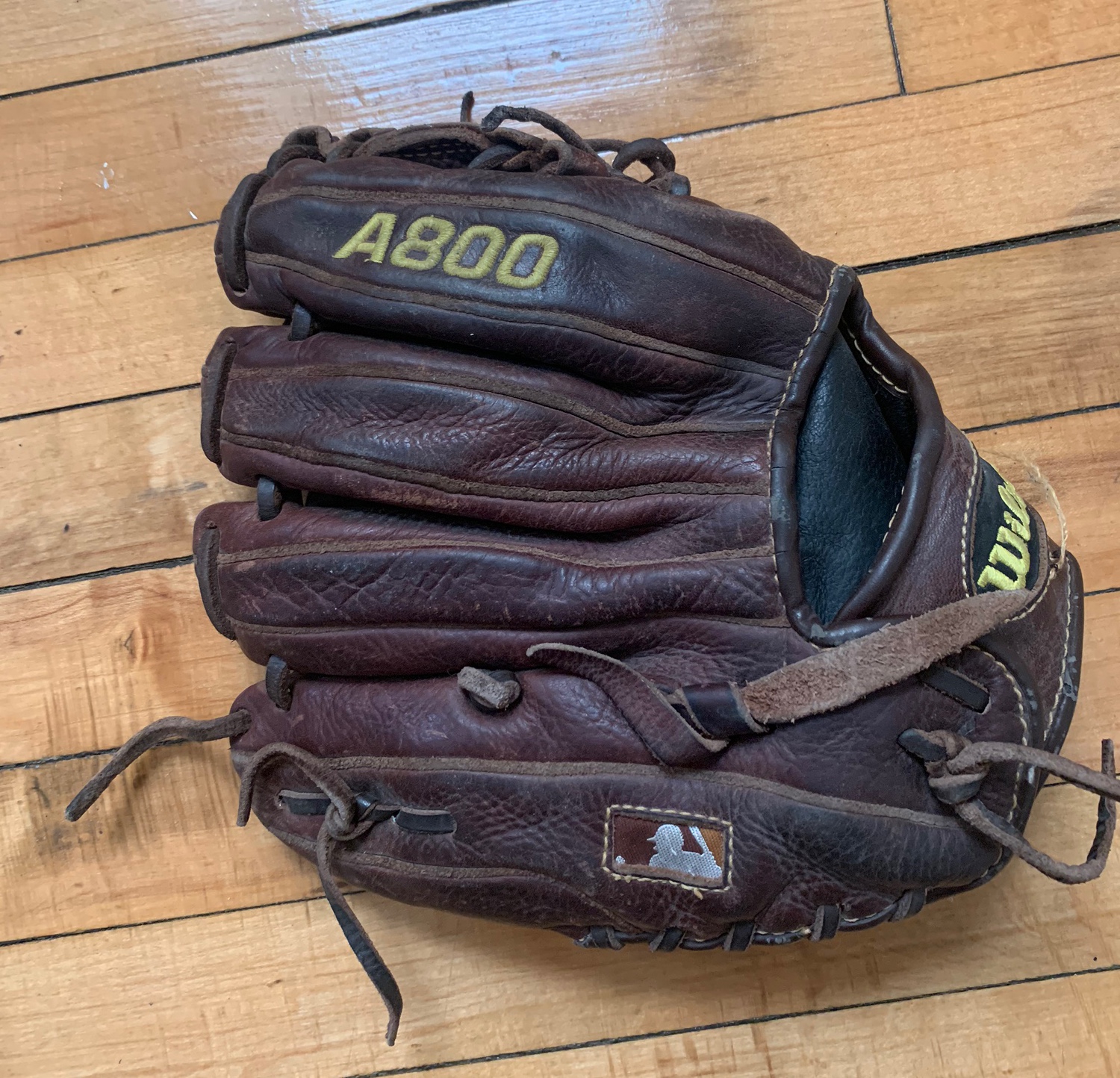 Wilson A800 11” Youth Fully Broken In Baseball Glove Right Throw