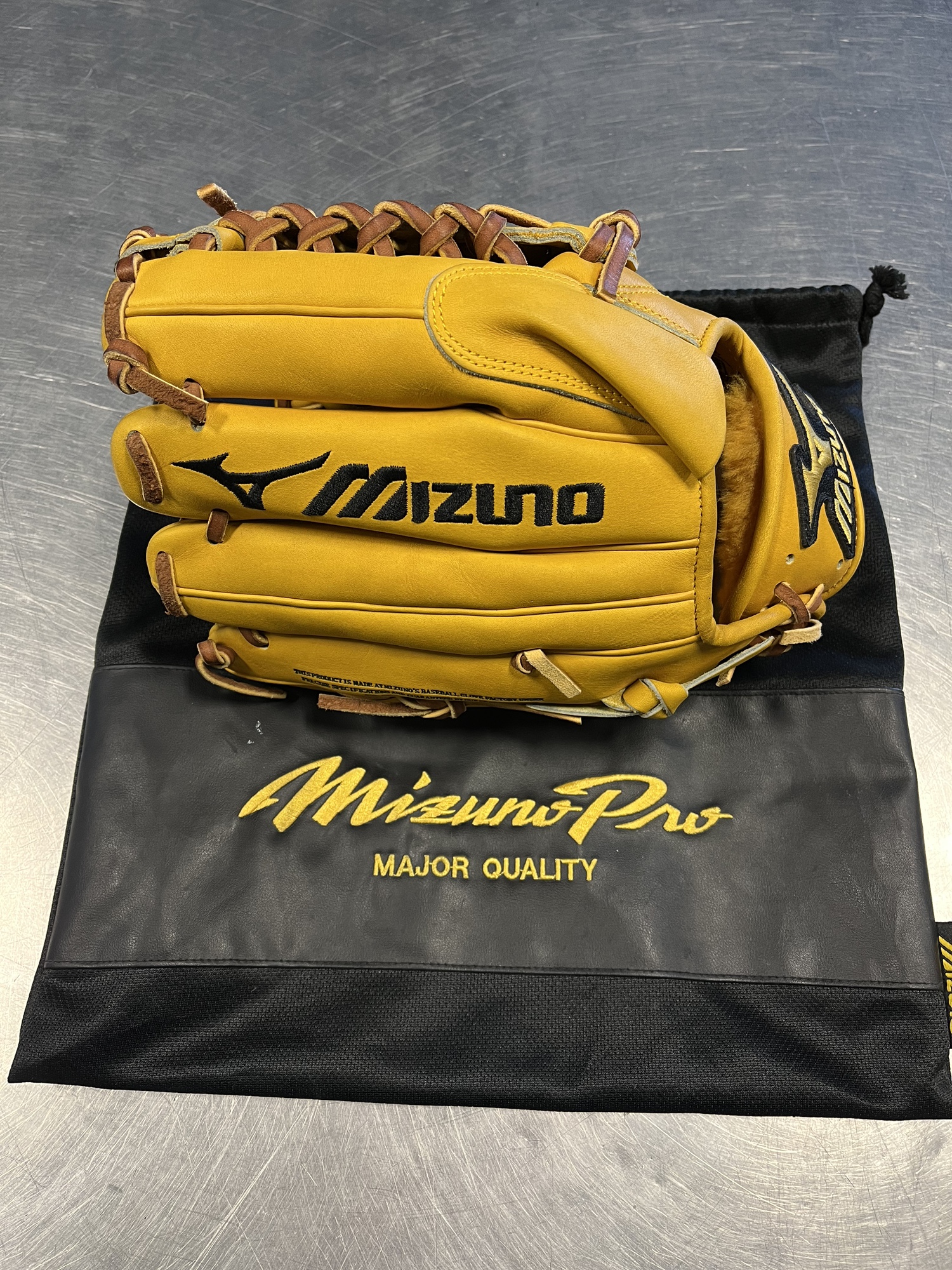 New Mizuno Pro Limited Edition Baseball Glove RHT SidelineSwap