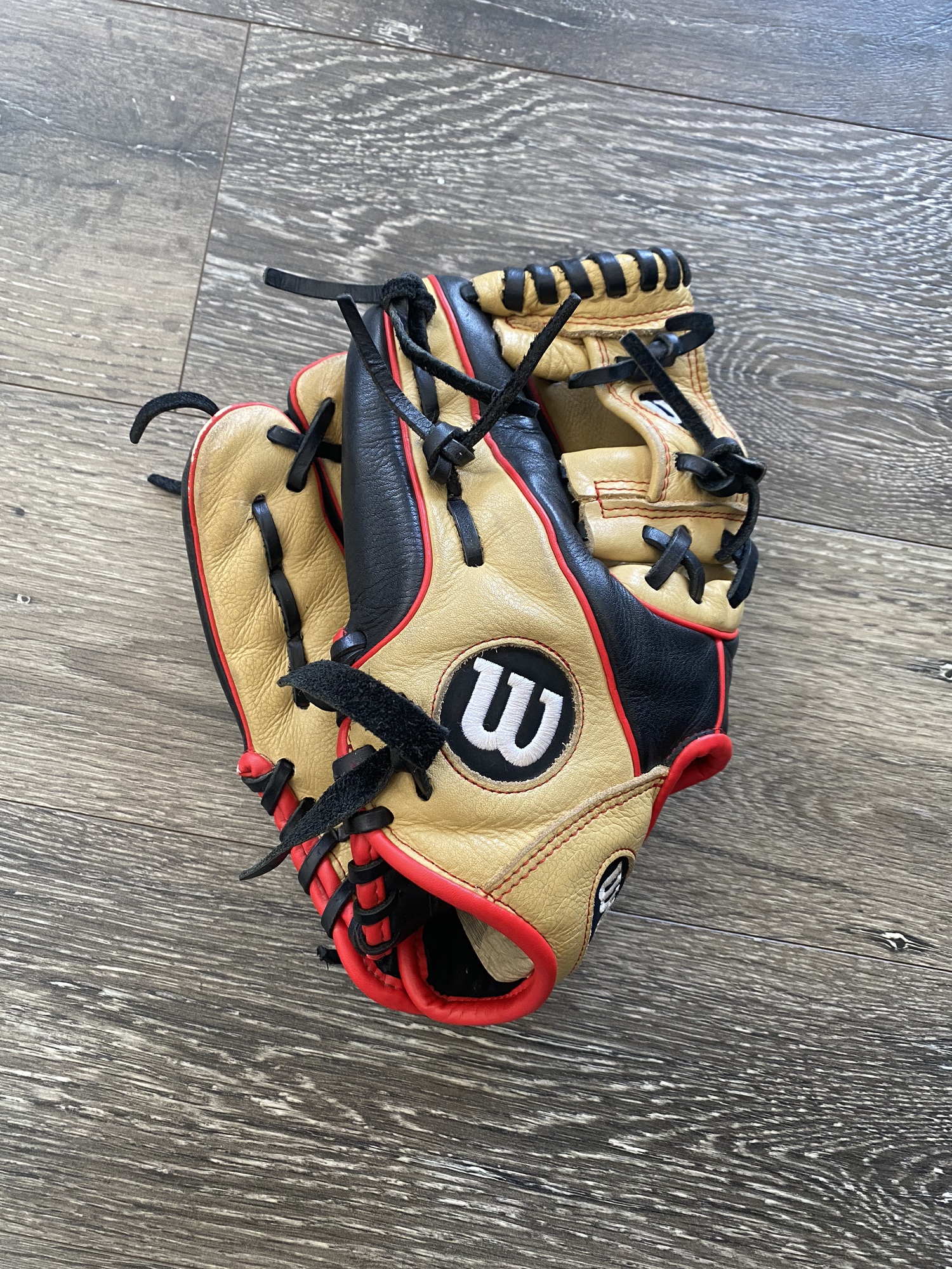 Wilson A500 Baseball Glove Left Hand Throw 11" SidelineSwap