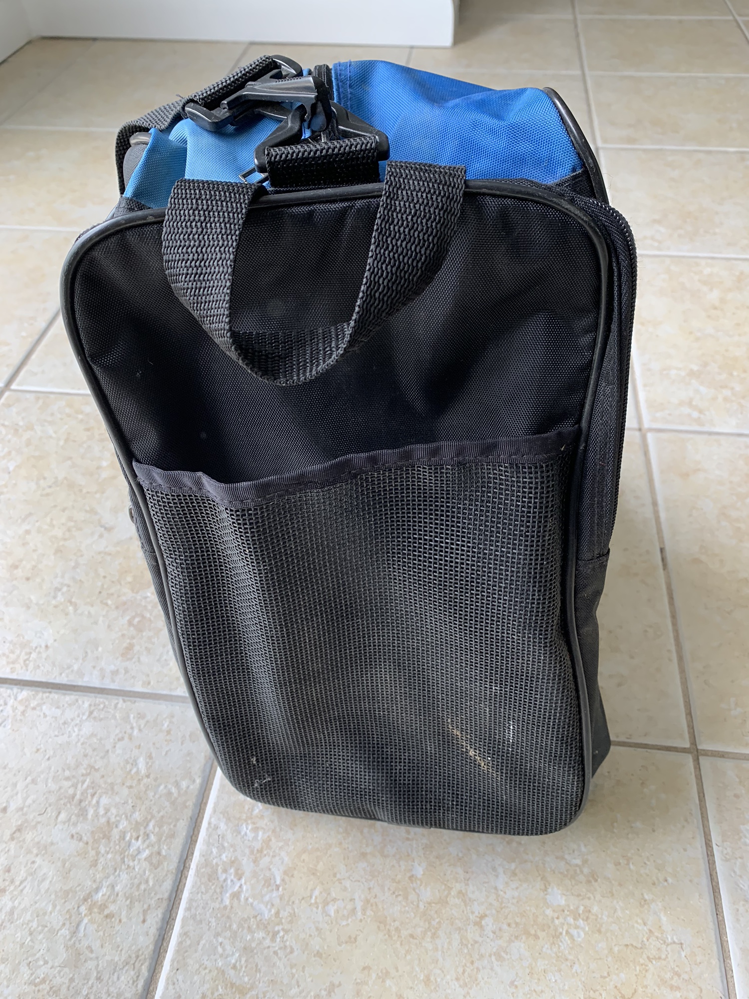 INLINE/ ROLLER SKATE / ICE SKATE BAG WITH POCKET IN IT. FIRST COME