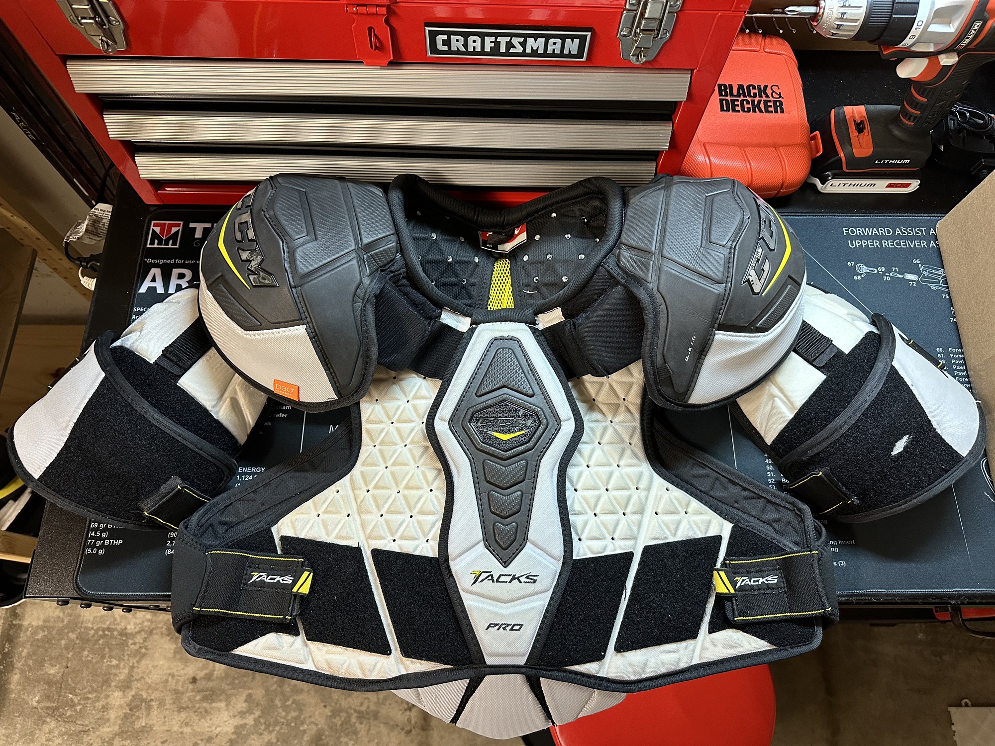 Ccm Ultra Tacks Pro Stock Shoulder Pads Large SidelineSwap