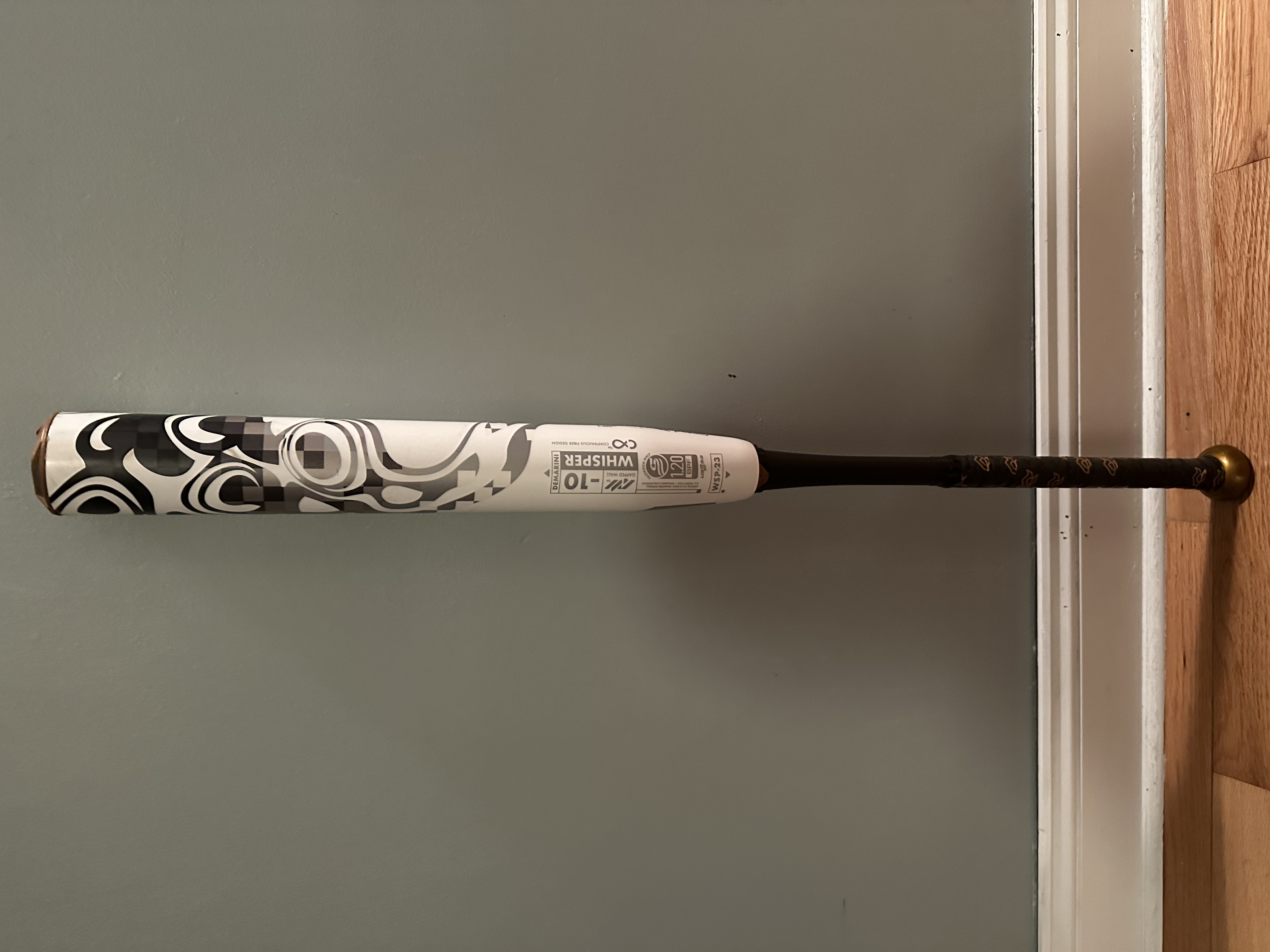 Used 2023 DeMarini Composite Whisper Bat (10) 23 oz 33" SidelineSwap