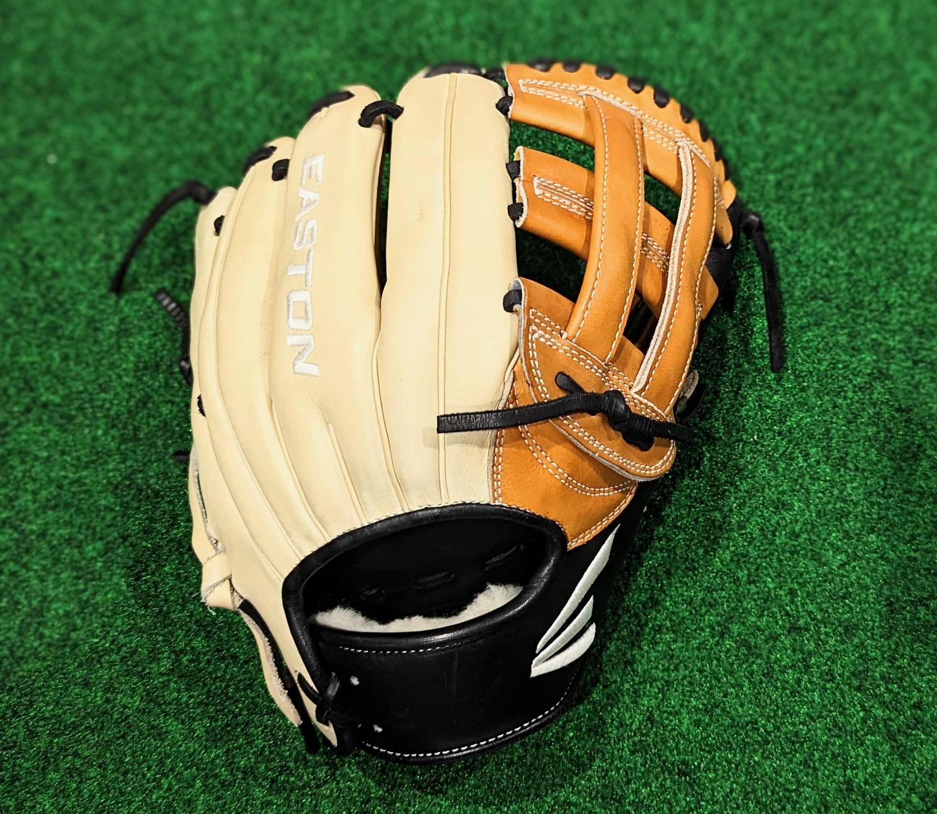 Easton Small batch 52 Model C23 "Red Fox" H Baseball Infield Glove