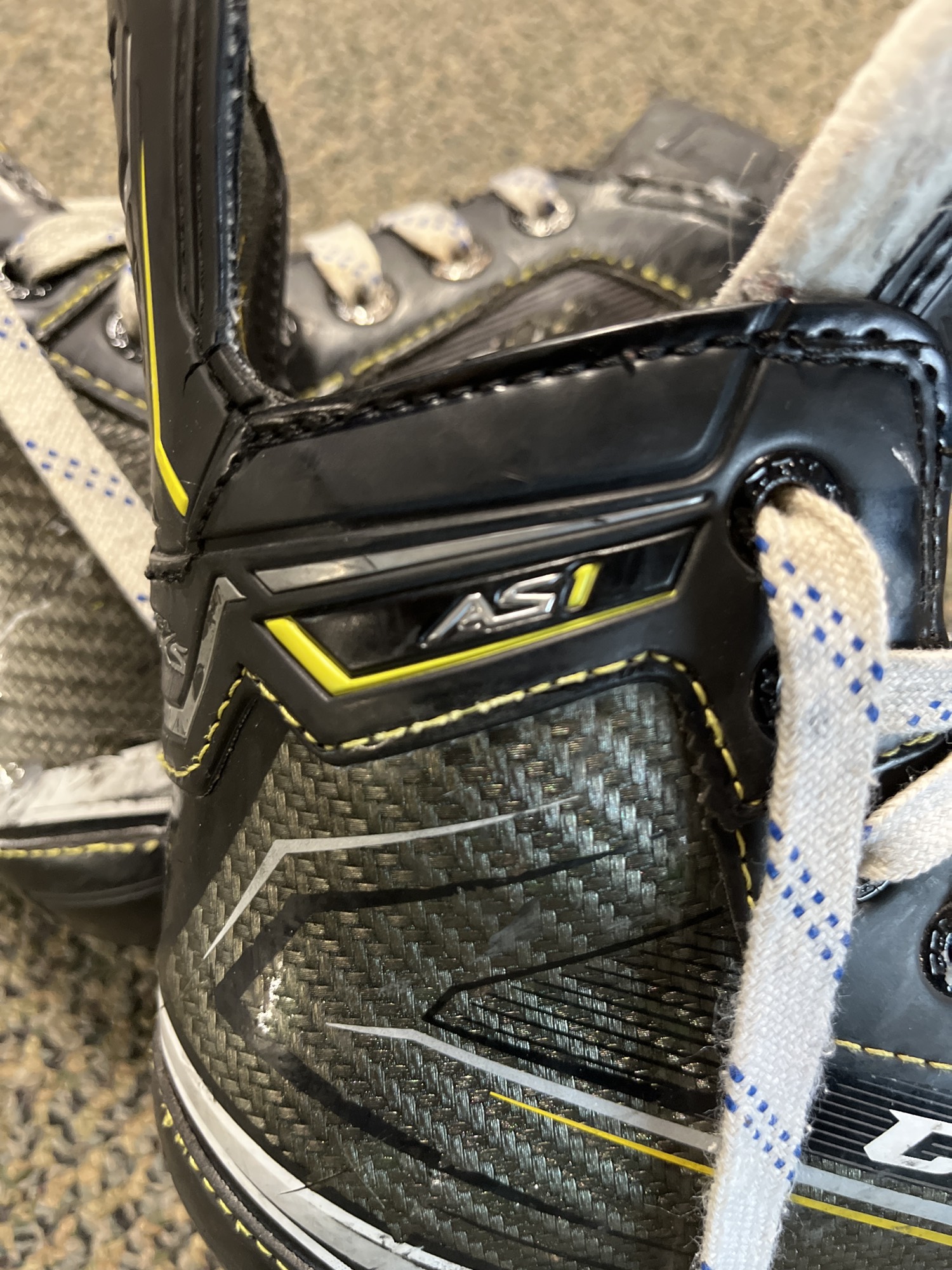 Youth Used CCM Super Tacks AS1 Hockey Skates D&R (Regular) 12.5