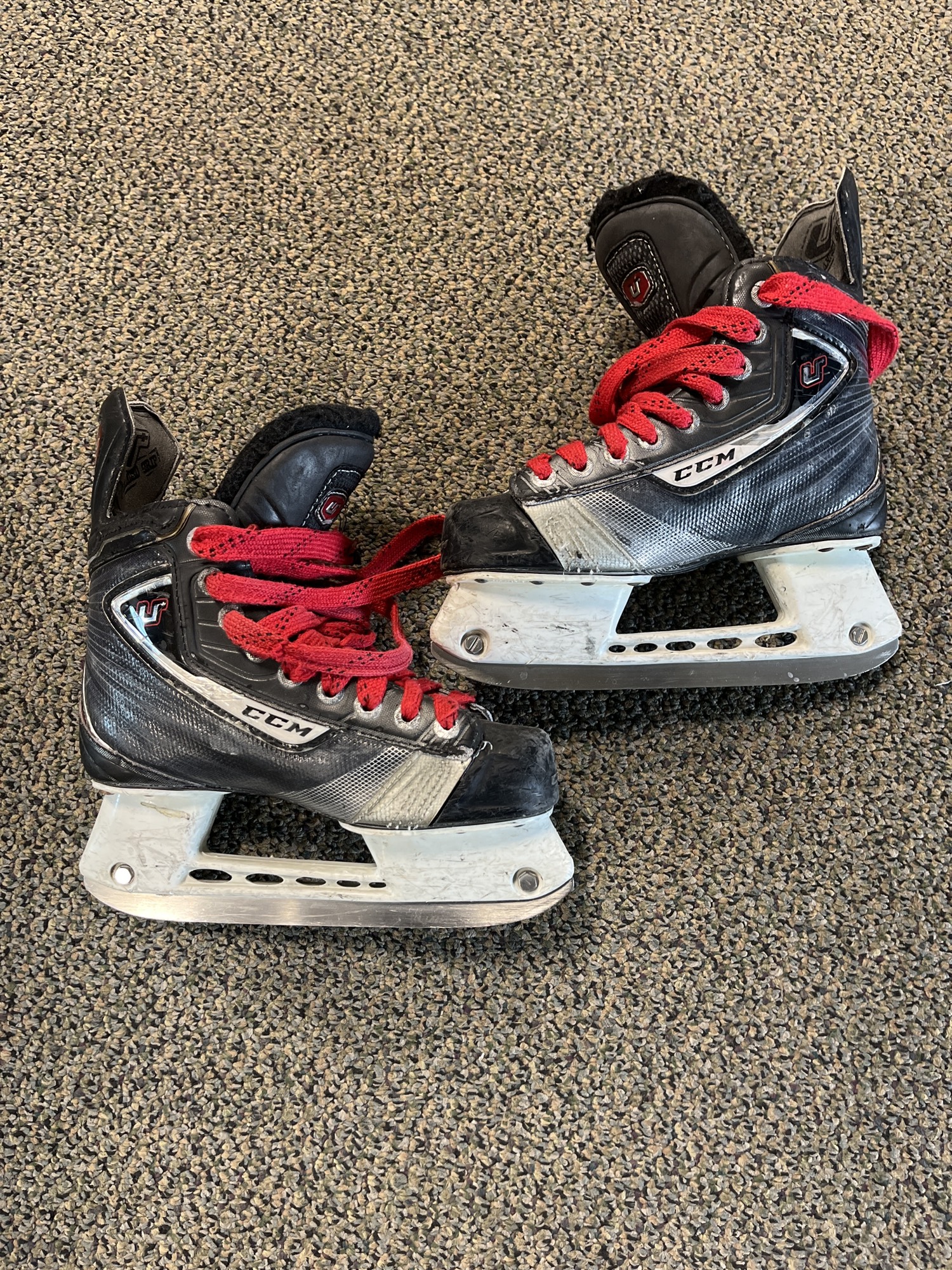 Junior Used CCM U+ Crazy Light Hockey Skates D&R (Regular) 2.5