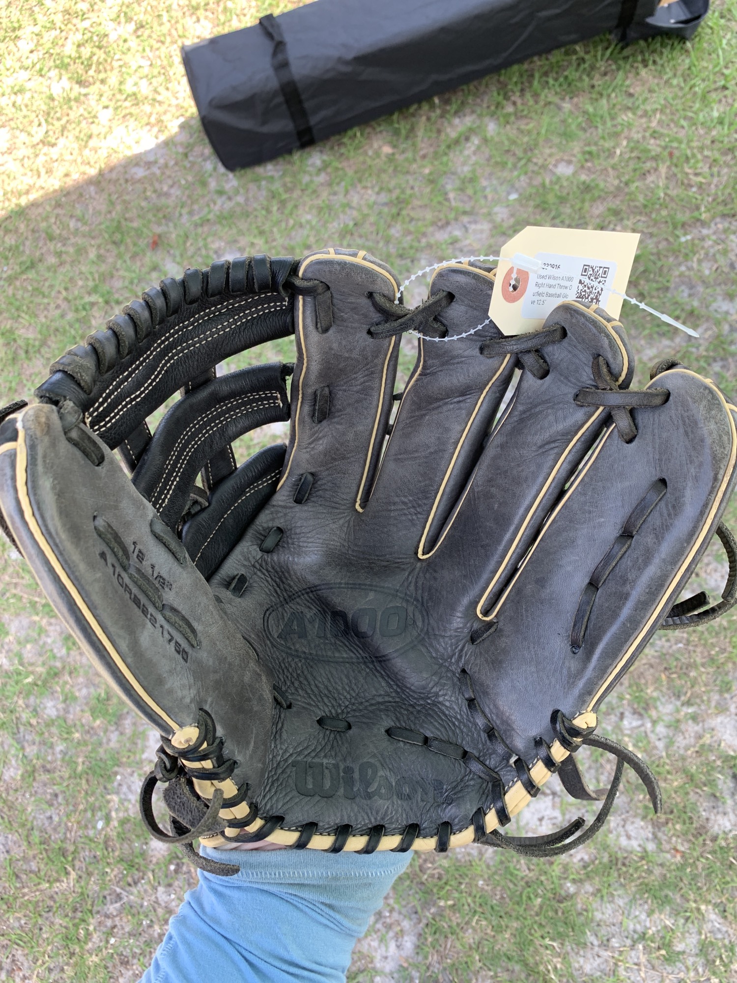 Used Wilson A1000 Right Hand Throw Outfield Baseball Glove 12.5