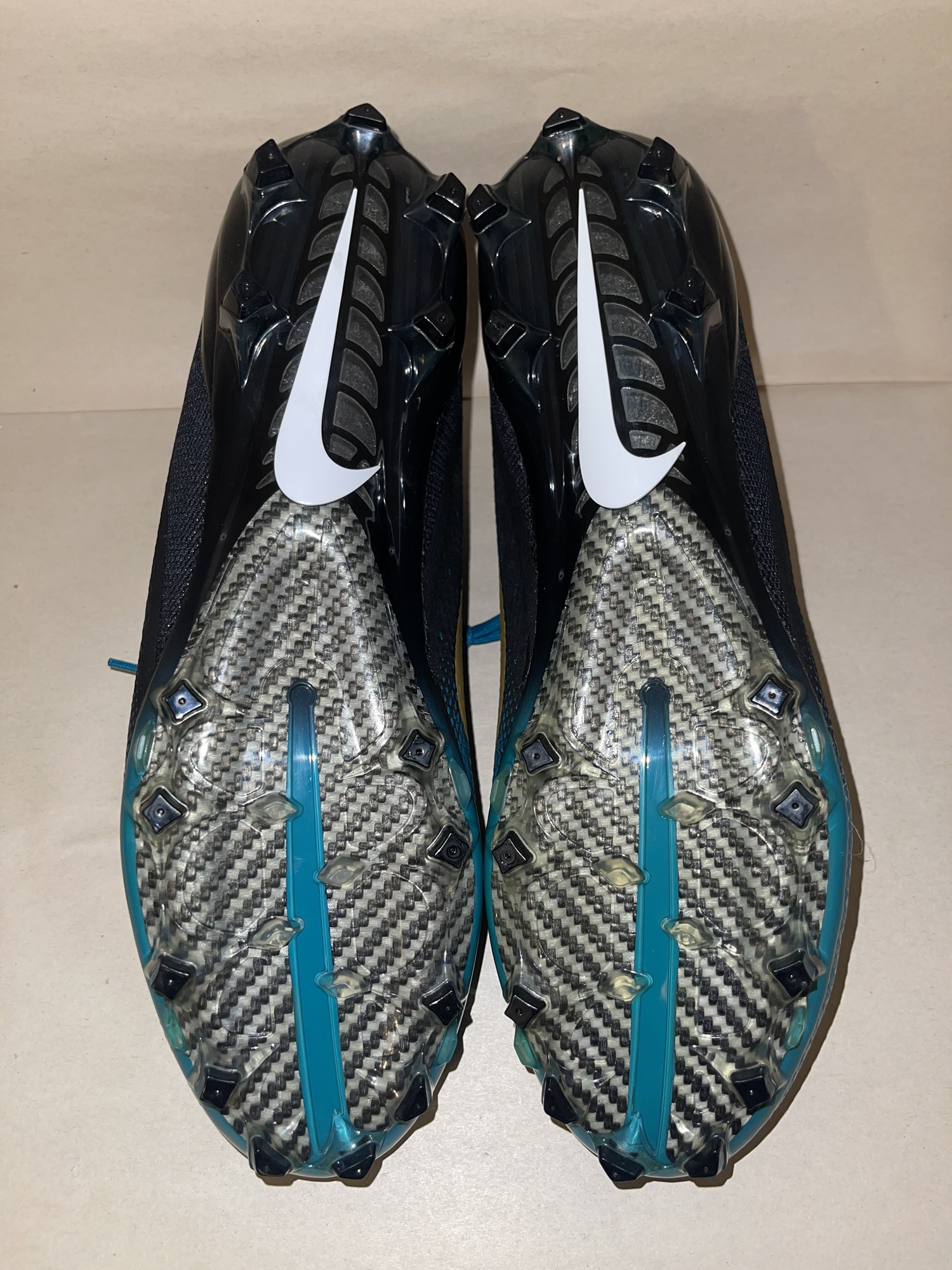 vapor untouchable pro 3 football cleats