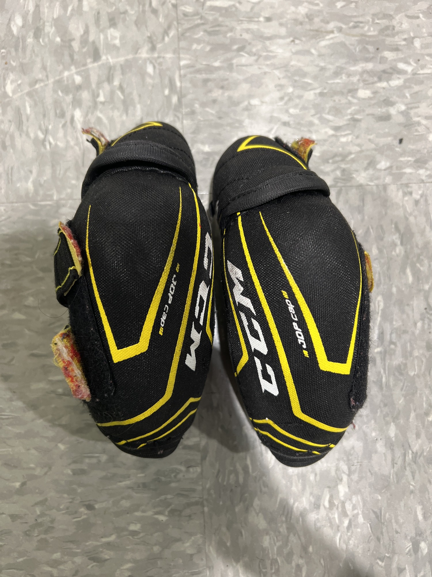 Used Medium CCM Tacks 3092 Elbow Pads SidelineSwap