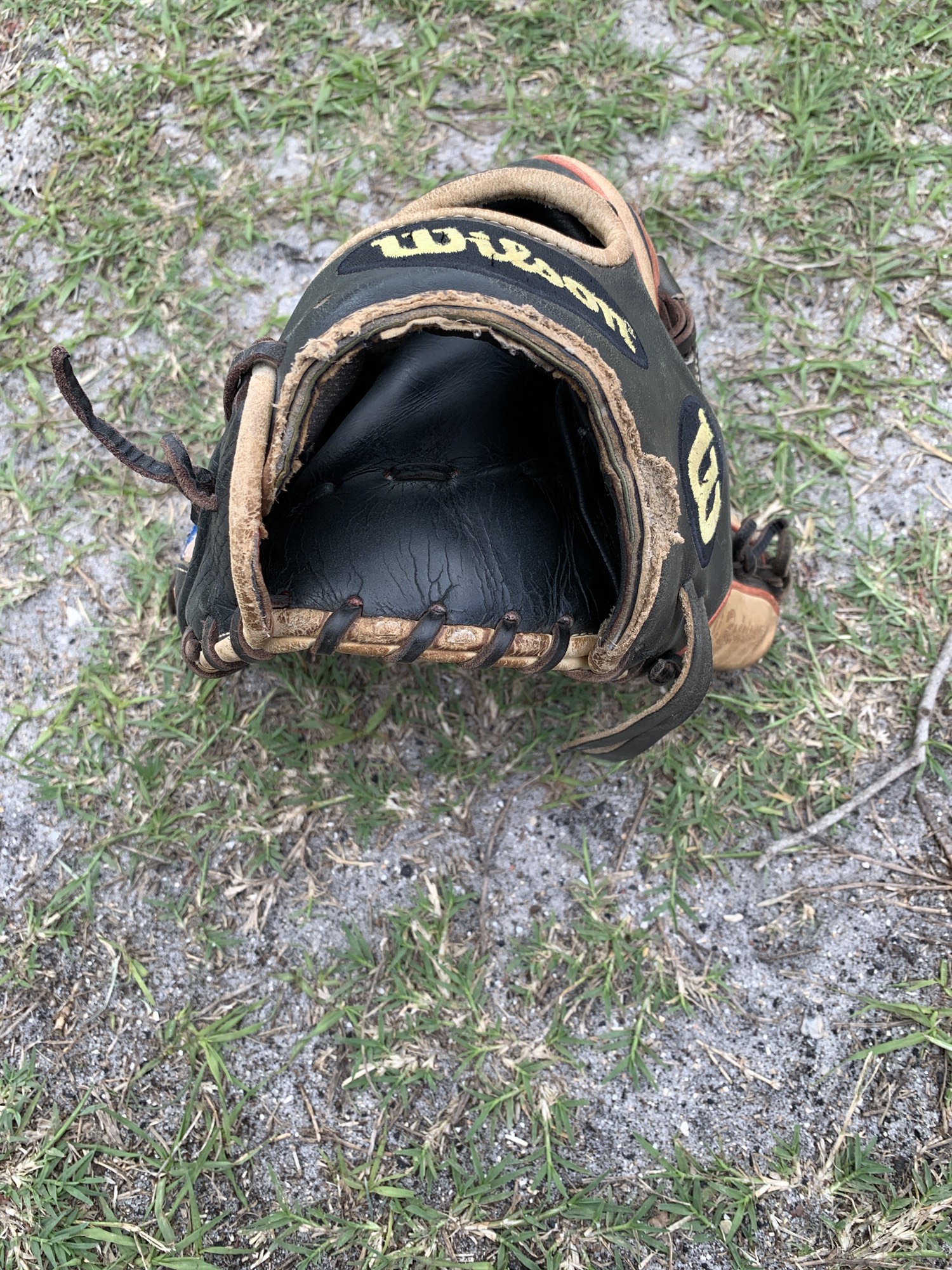 Used Wilson A2K Right Hand Throw Infield Baseball Glove 11.5