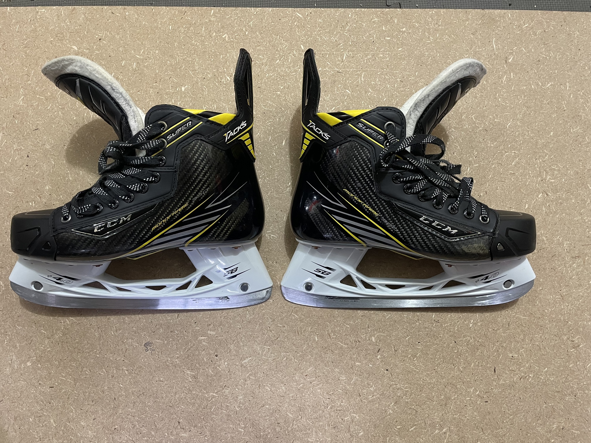 Used CCM Extra Wide Width Pro Stock Size 9 Super Tacks Hockey Skates