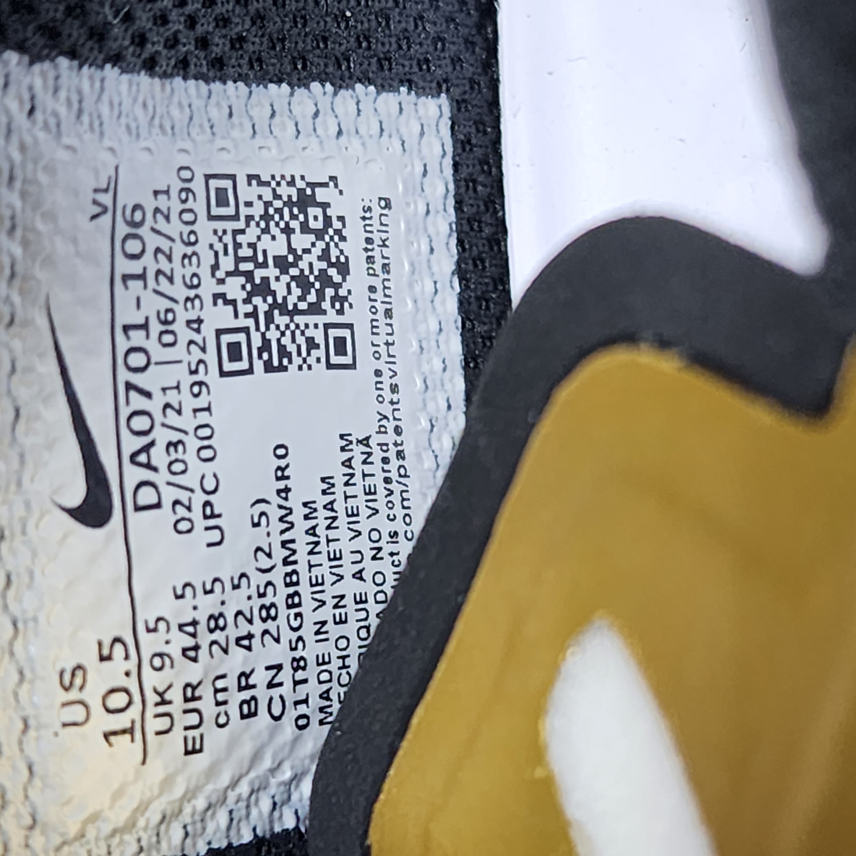 Nike Baseball Cleats Mens 10.5 White Metallic Gold React Vapor Ultrafly