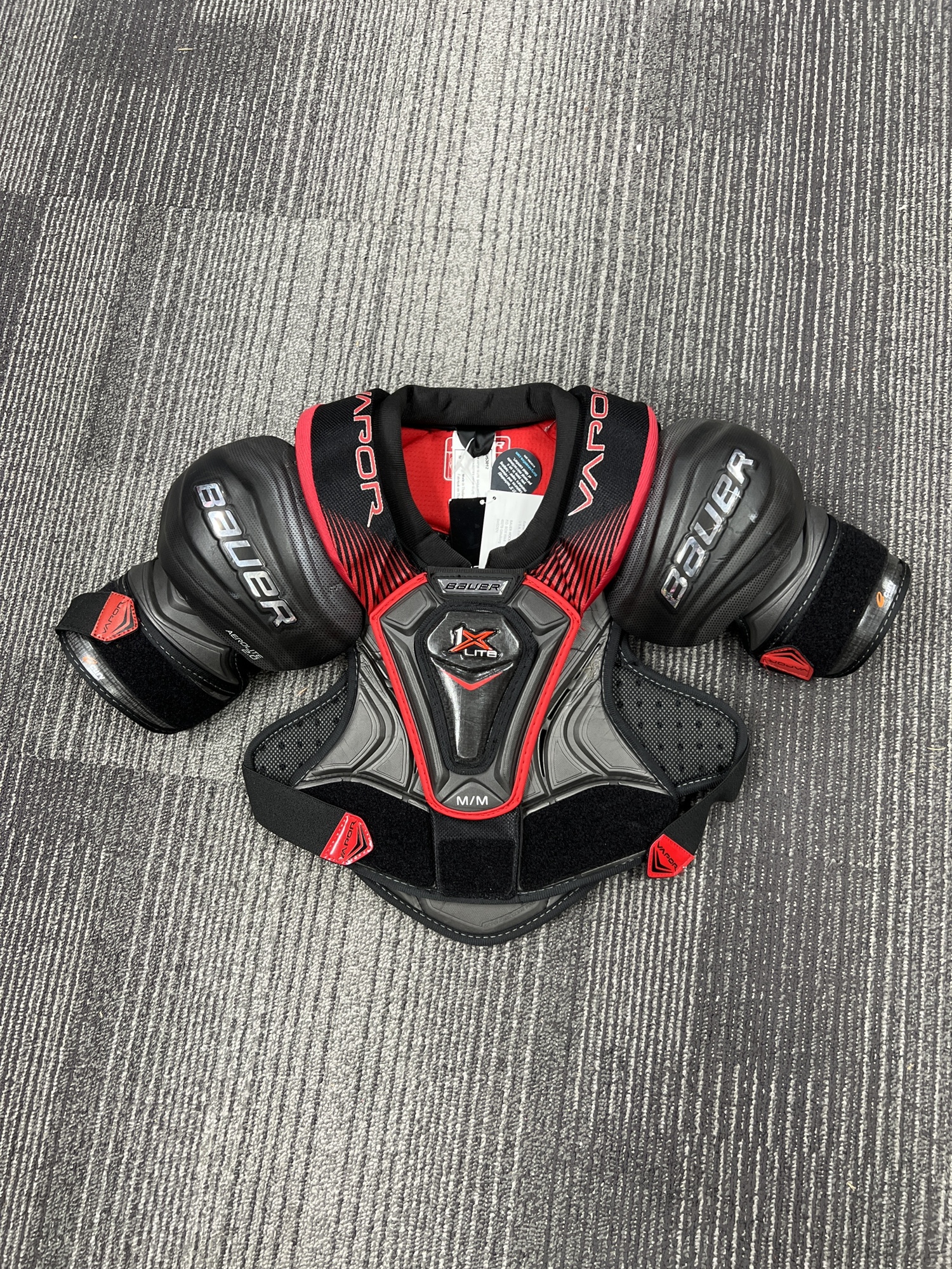 New Medium Bauer Vapor 1X Lite Shoulder Pads SidelineSwap