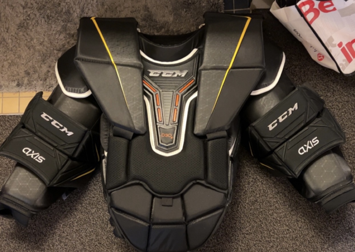 New Large CCM Axis pro Goalie Chest Protector SidelineSwap
