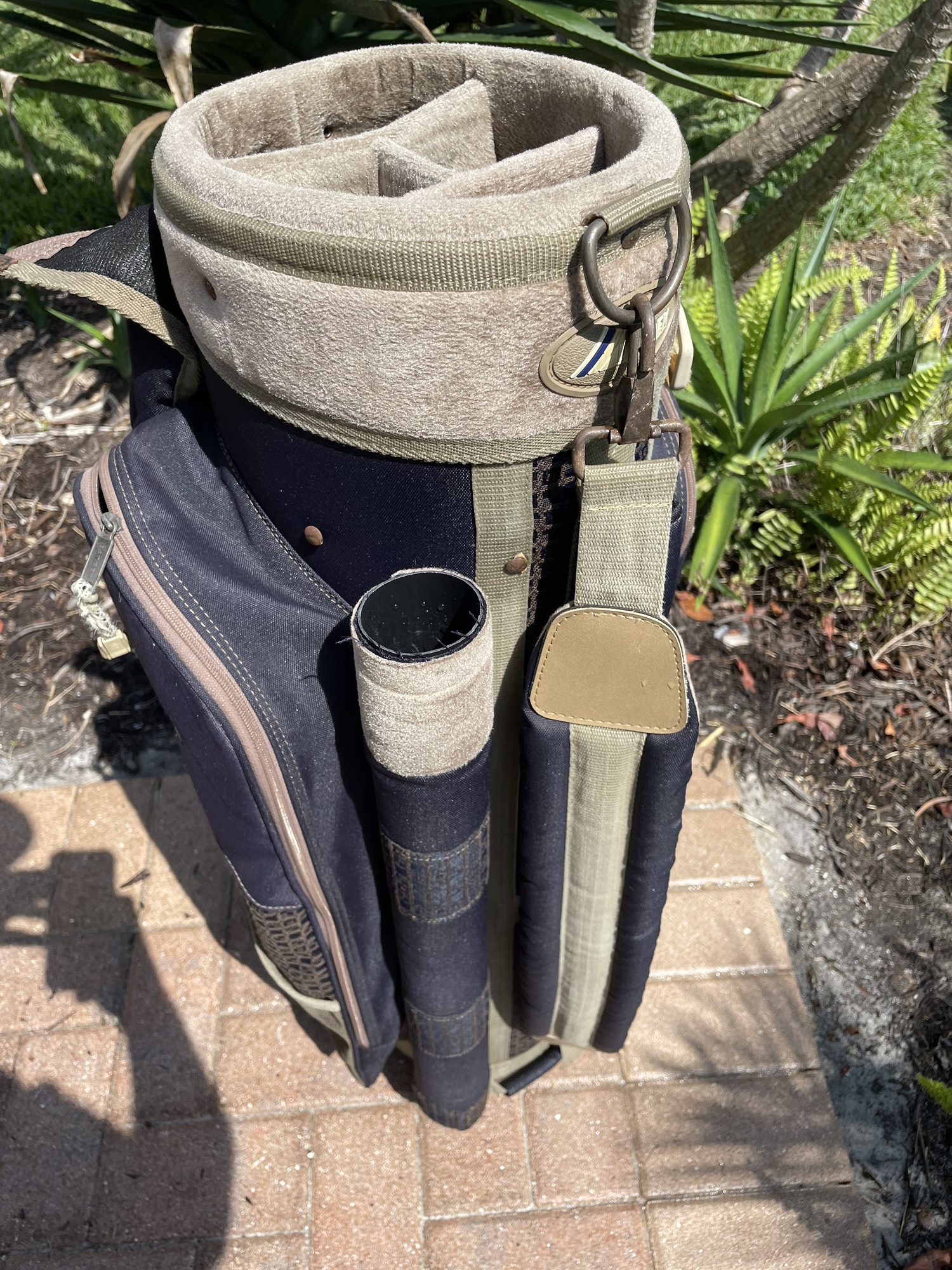 Datrek Golf Cart Bag With Rain Cover , shoulder strap SidelineSwap