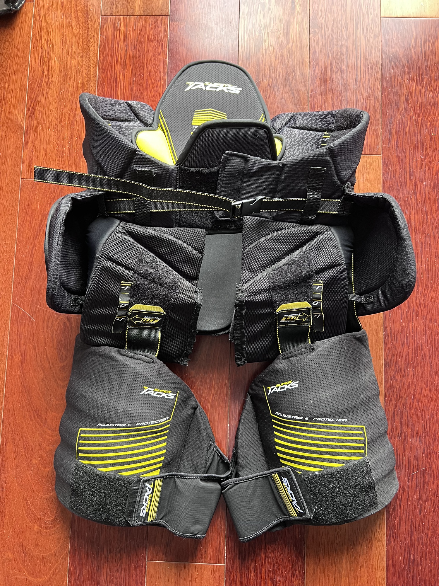 Medium CCM Super Tacks Girdle SidelineSwap