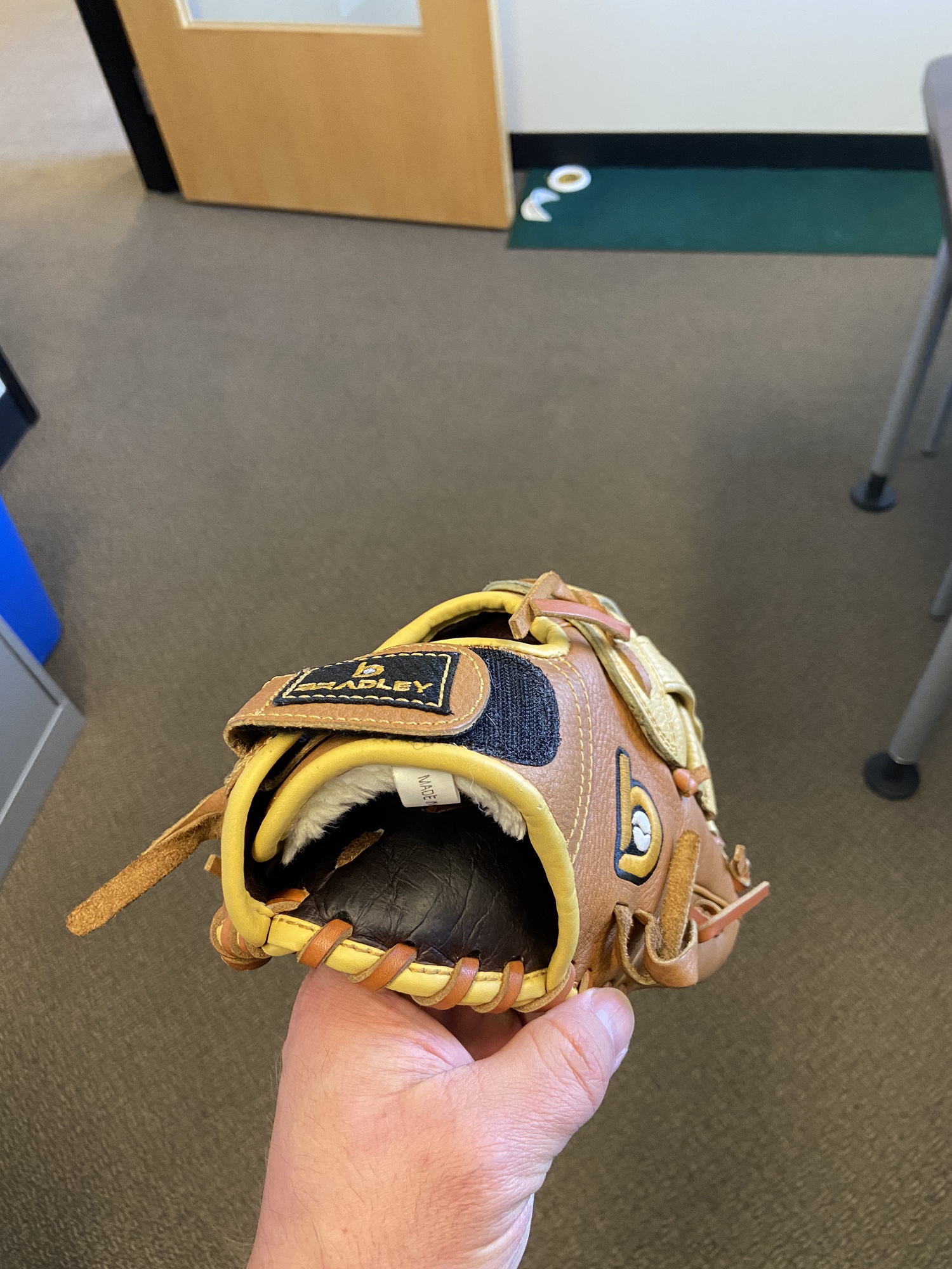 Bradley Igniter 11” RHT Youth Baseball Glove SidelineSwap
