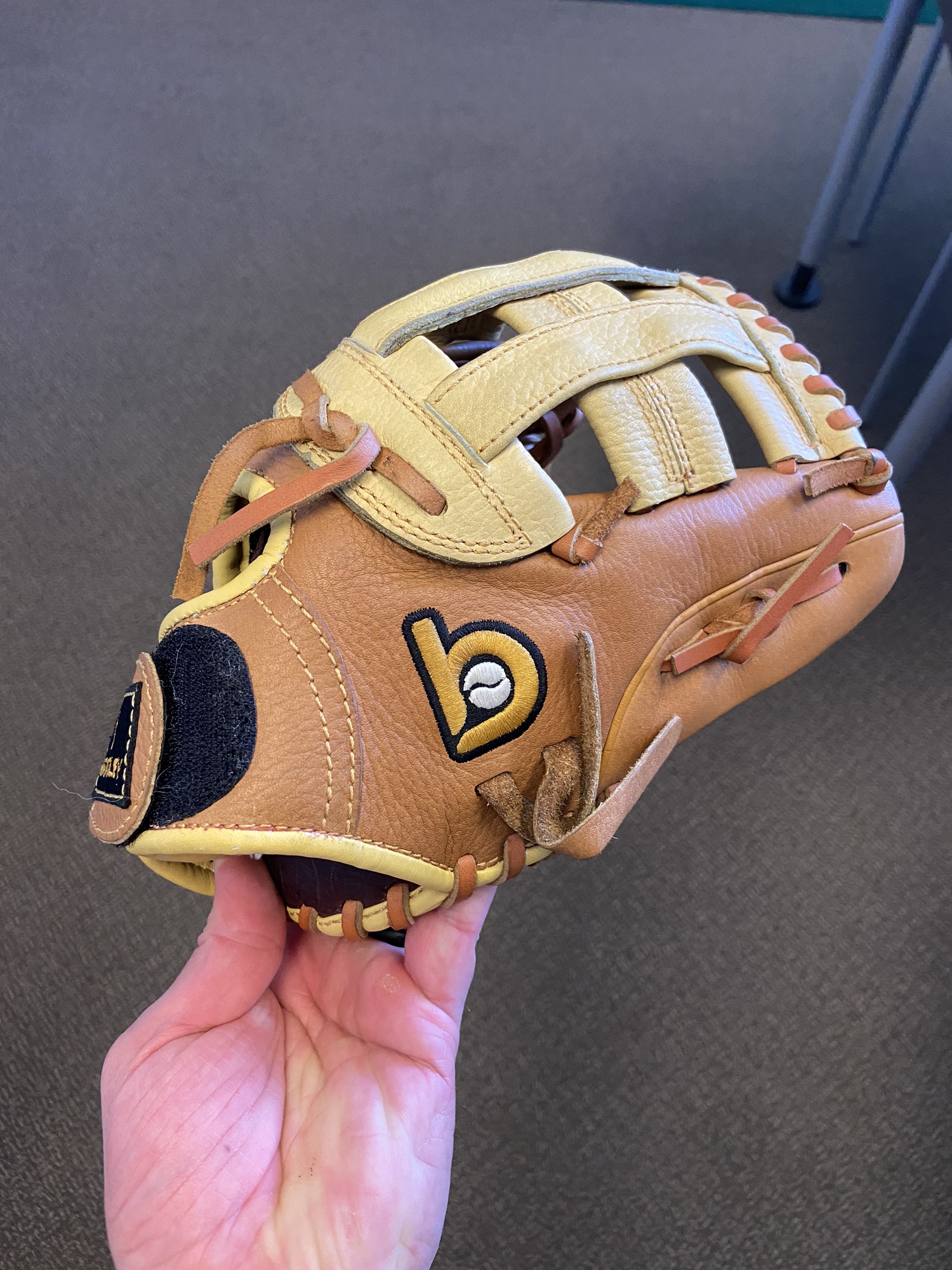 Bradley Igniter 11” RHT Youth Baseball Glove SidelineSwap