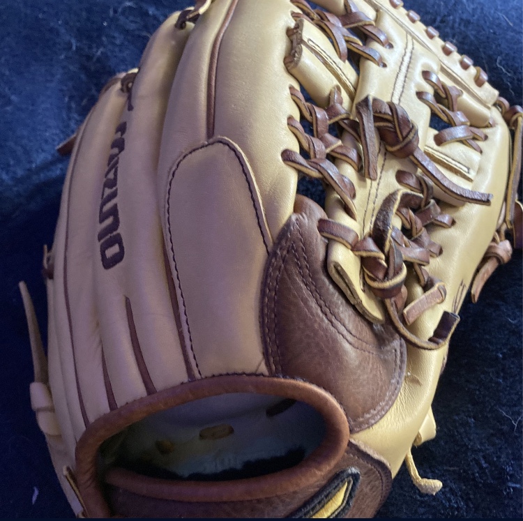 2022 Outfield 11.75" Classic Pro Baseball Glove SidelineSwap