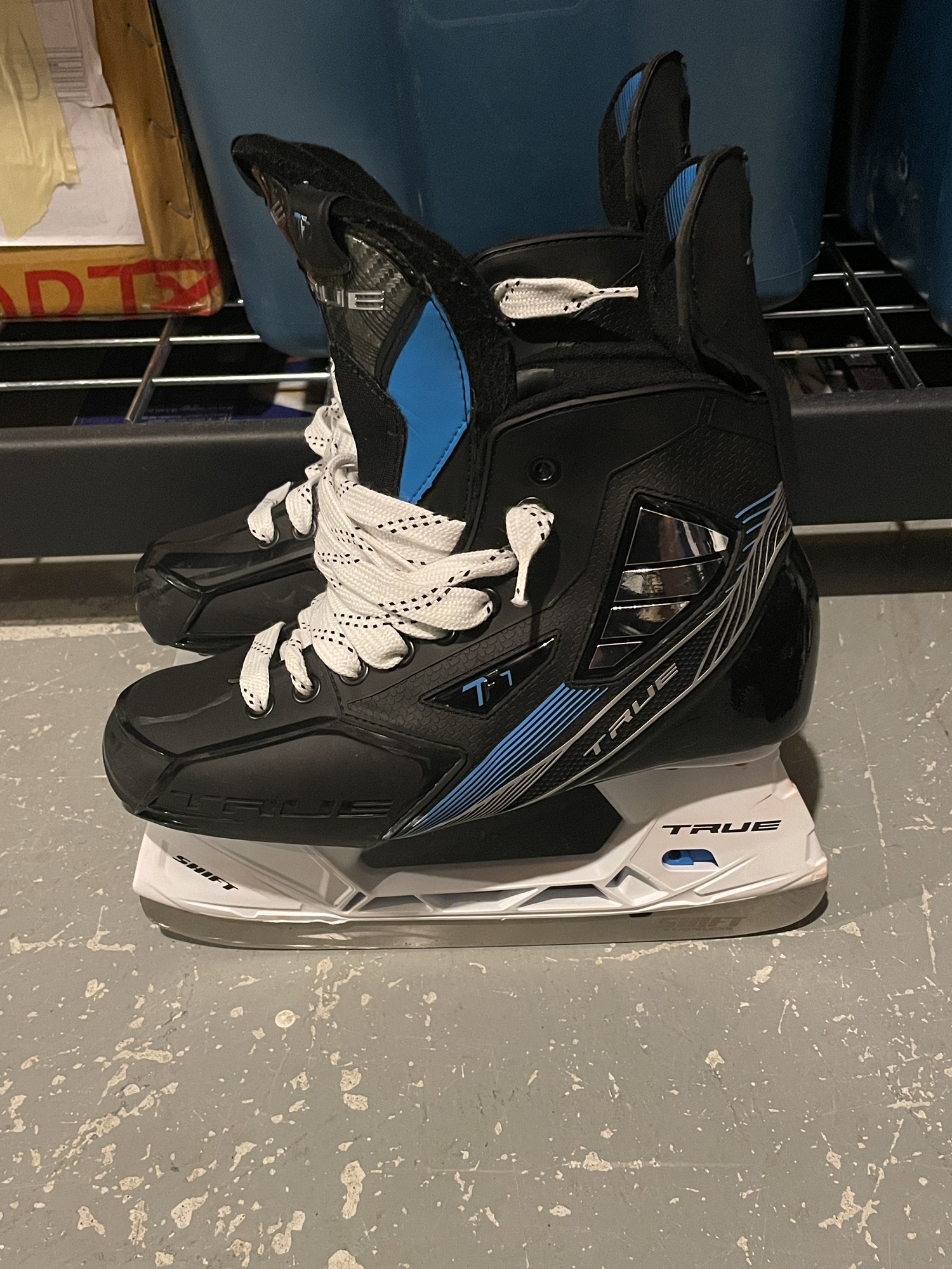 New True Regular Width Size 7 TF7 Hockey Skates SidelineSwap