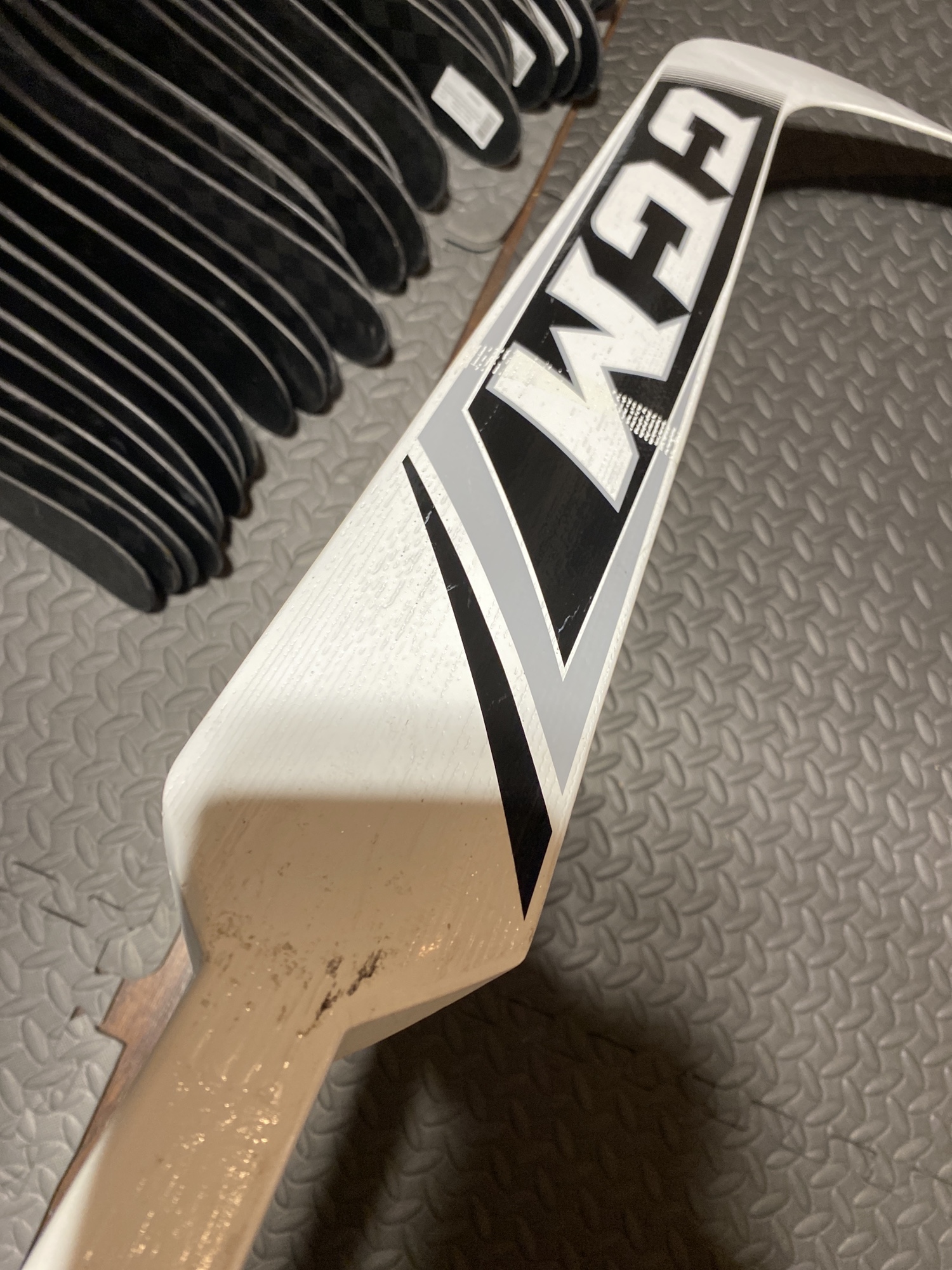 New Ccm E3.9 Goalie Stick P1 27” Foam Core SidelineSwap