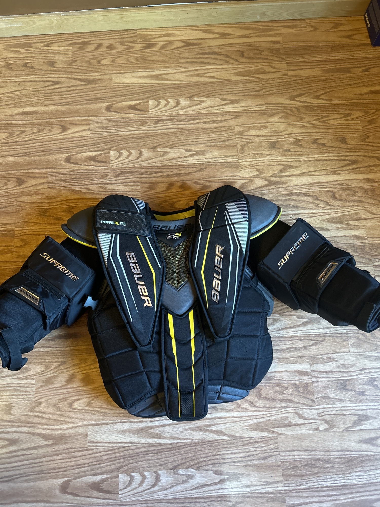 Used Medium Bauer Supreme 2S Pro Goalie Chest Protector SidelineSwap