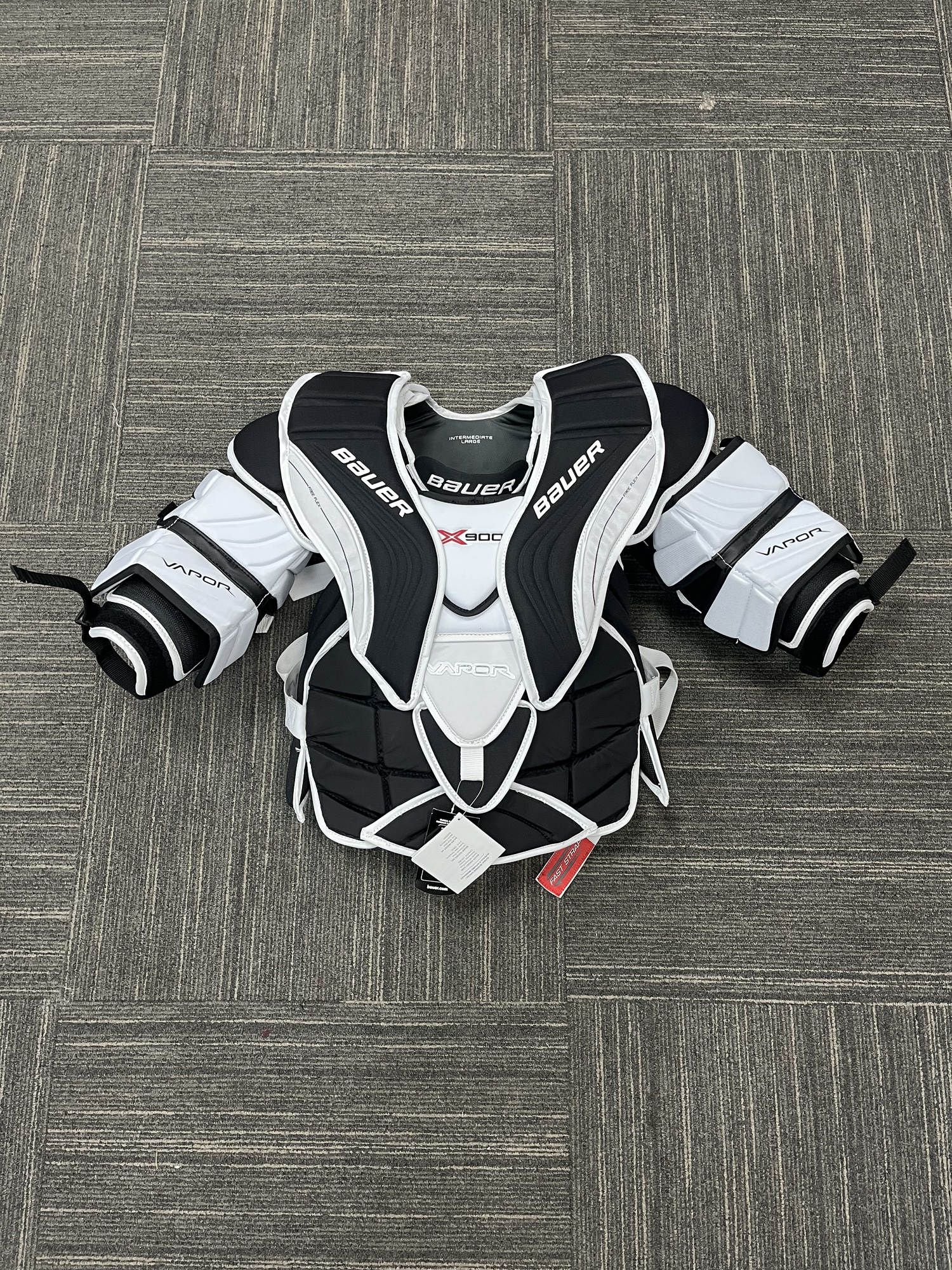 New Bauer Vapor X900 Goalie Chest Protector INT Large SidelineSwap