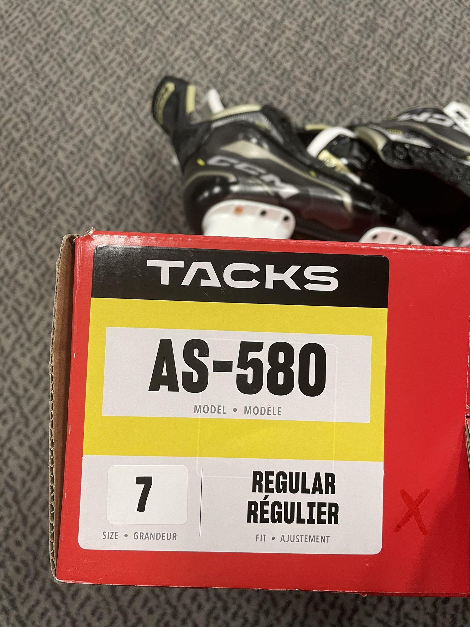 CCM Tacks AS580 size 7 regular width skate SidelineSwap