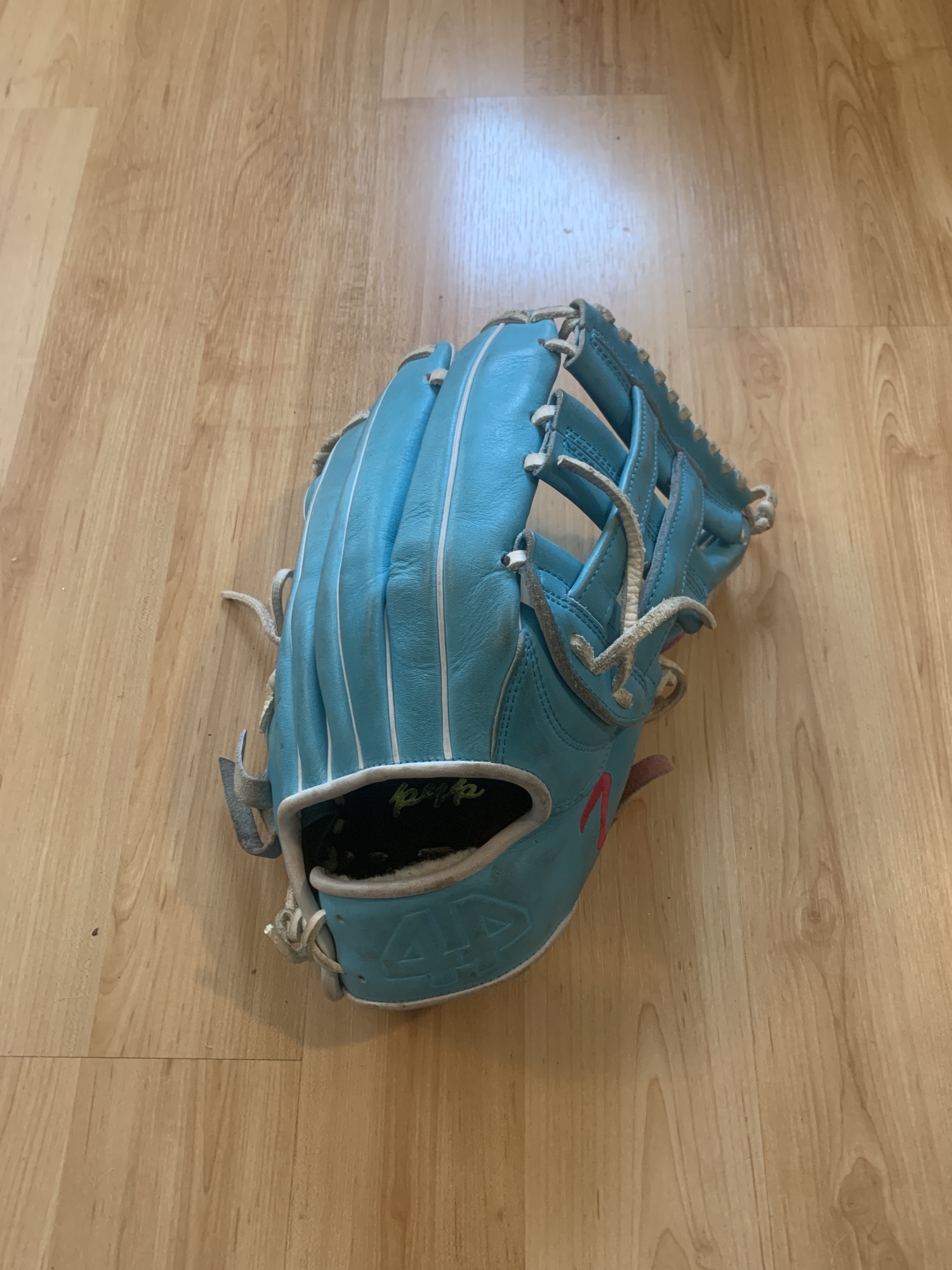 Used Outfield 12.5" Signiture Series Baseball Glove SidelineSwap