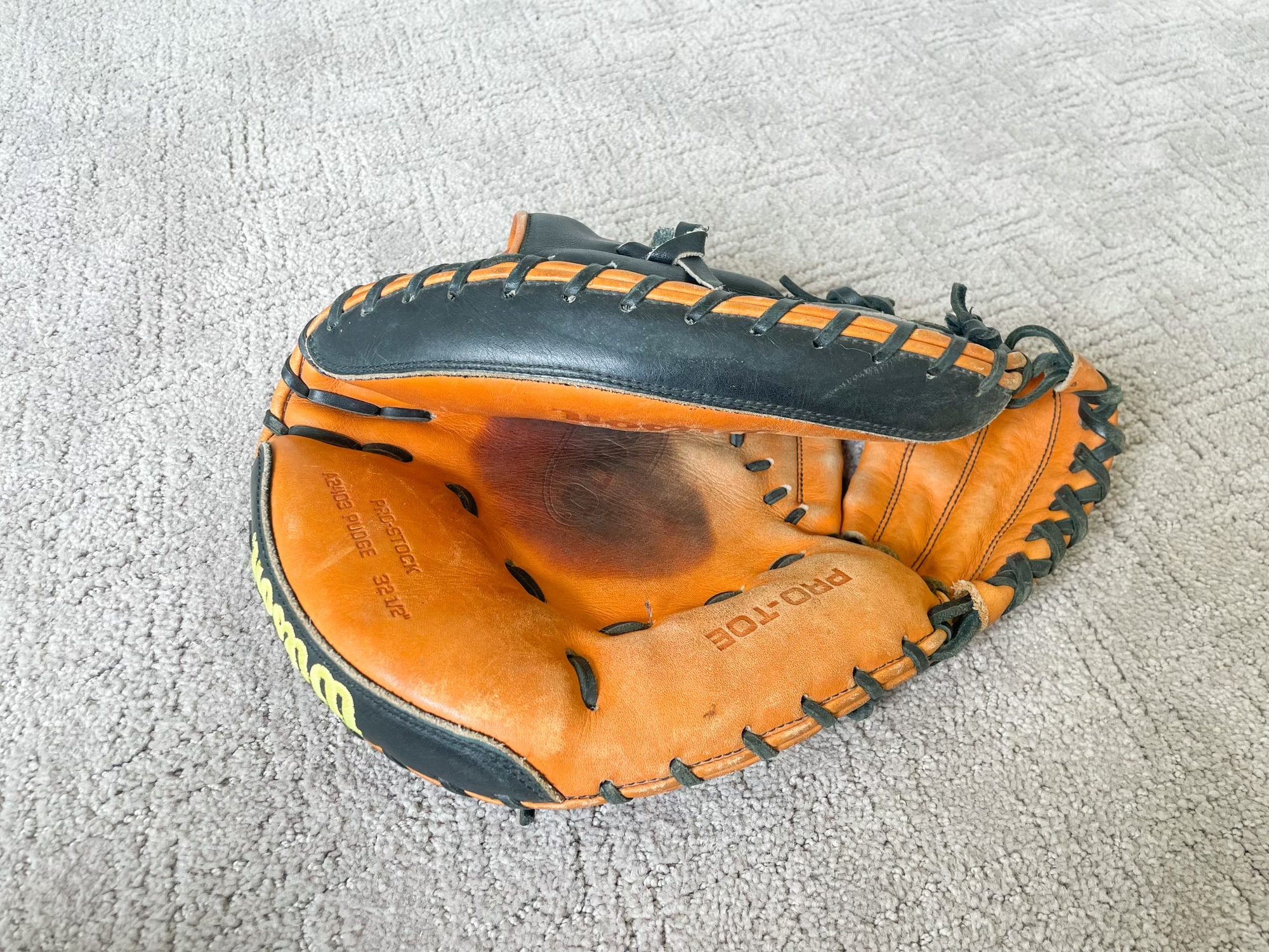 Used Catcher's 32.5" A2000 Baseball Glove SidelineSwap