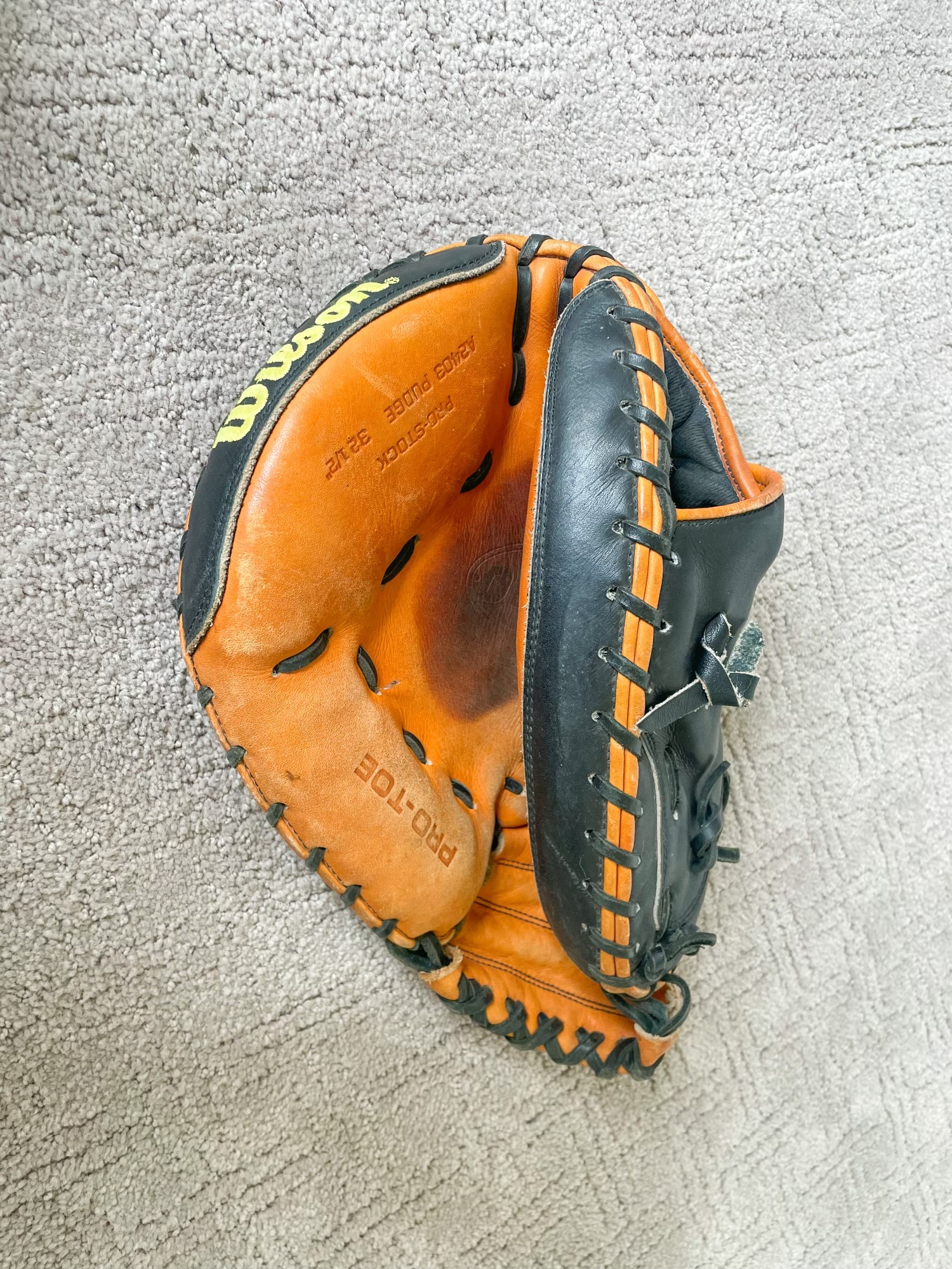 Used Catcher's 32.5" A2000 Baseball Glove SidelineSwap