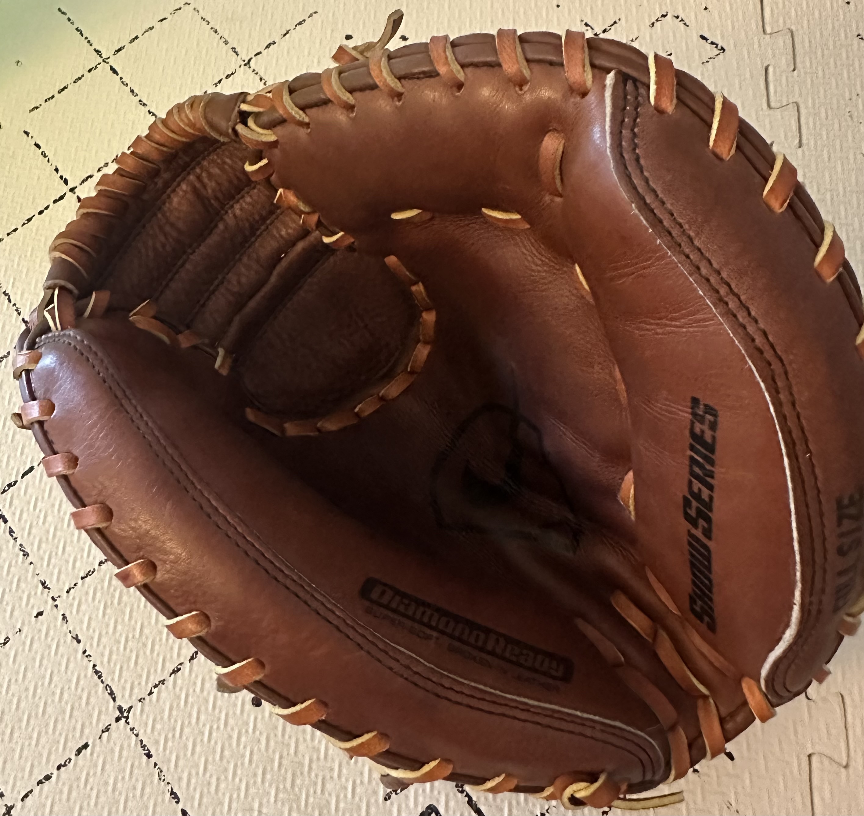 Used Right Hand Throw Nike Catcher's Diamond Ready Baseball Glove 35