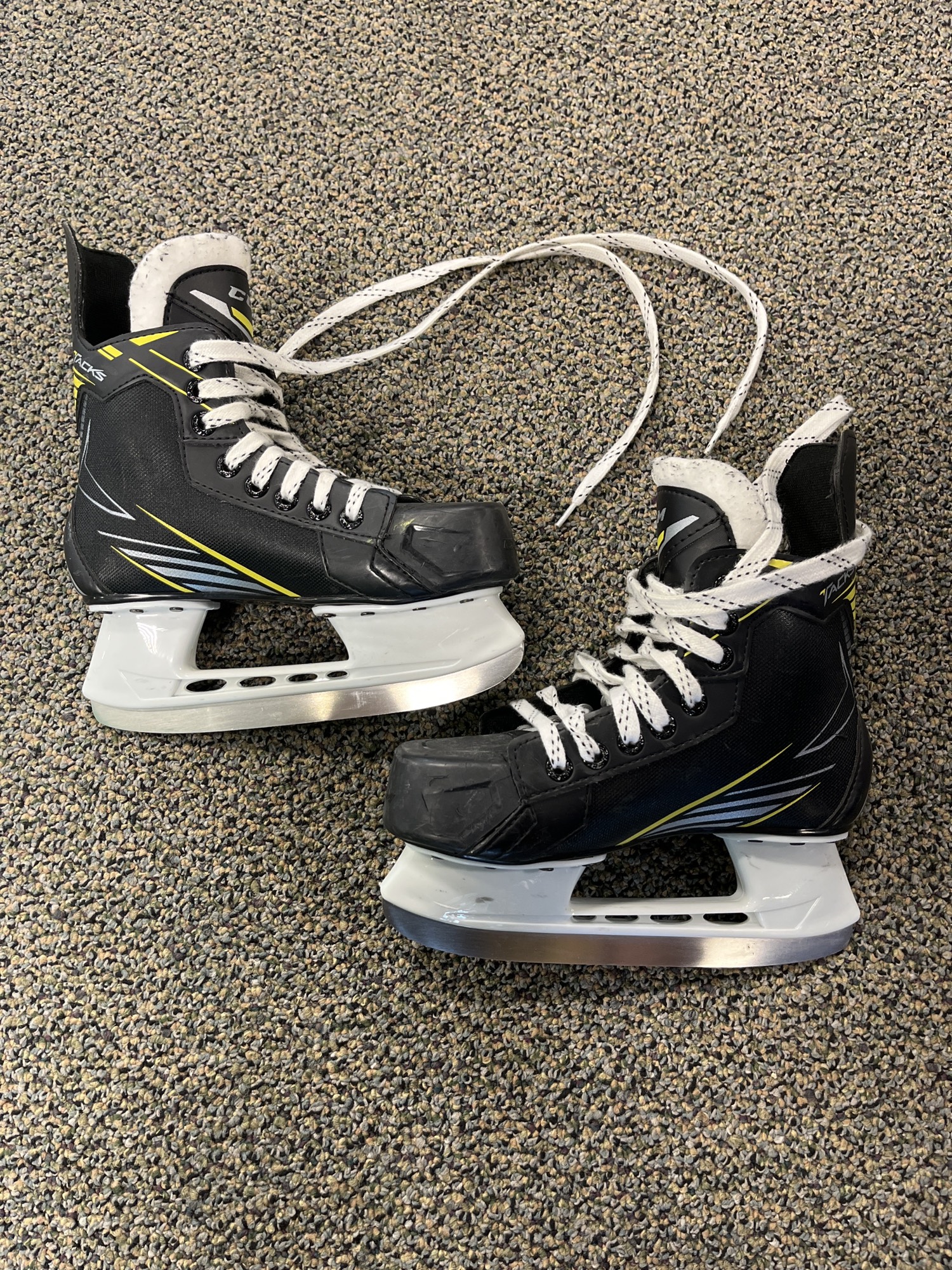 Junior Used CCM Tacks 1092 Hockey Skates D&R (Regular) 2.0 SidelineSwap