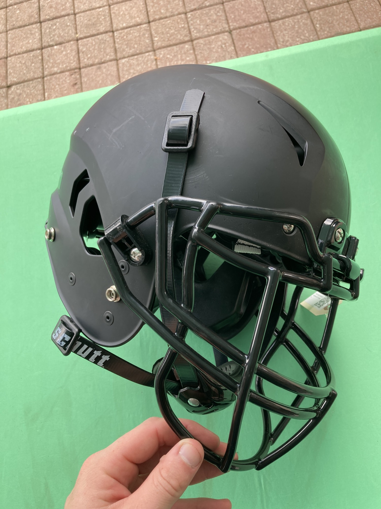 Used Large Schutt Vengeance A11 Helmet SidelineSwap