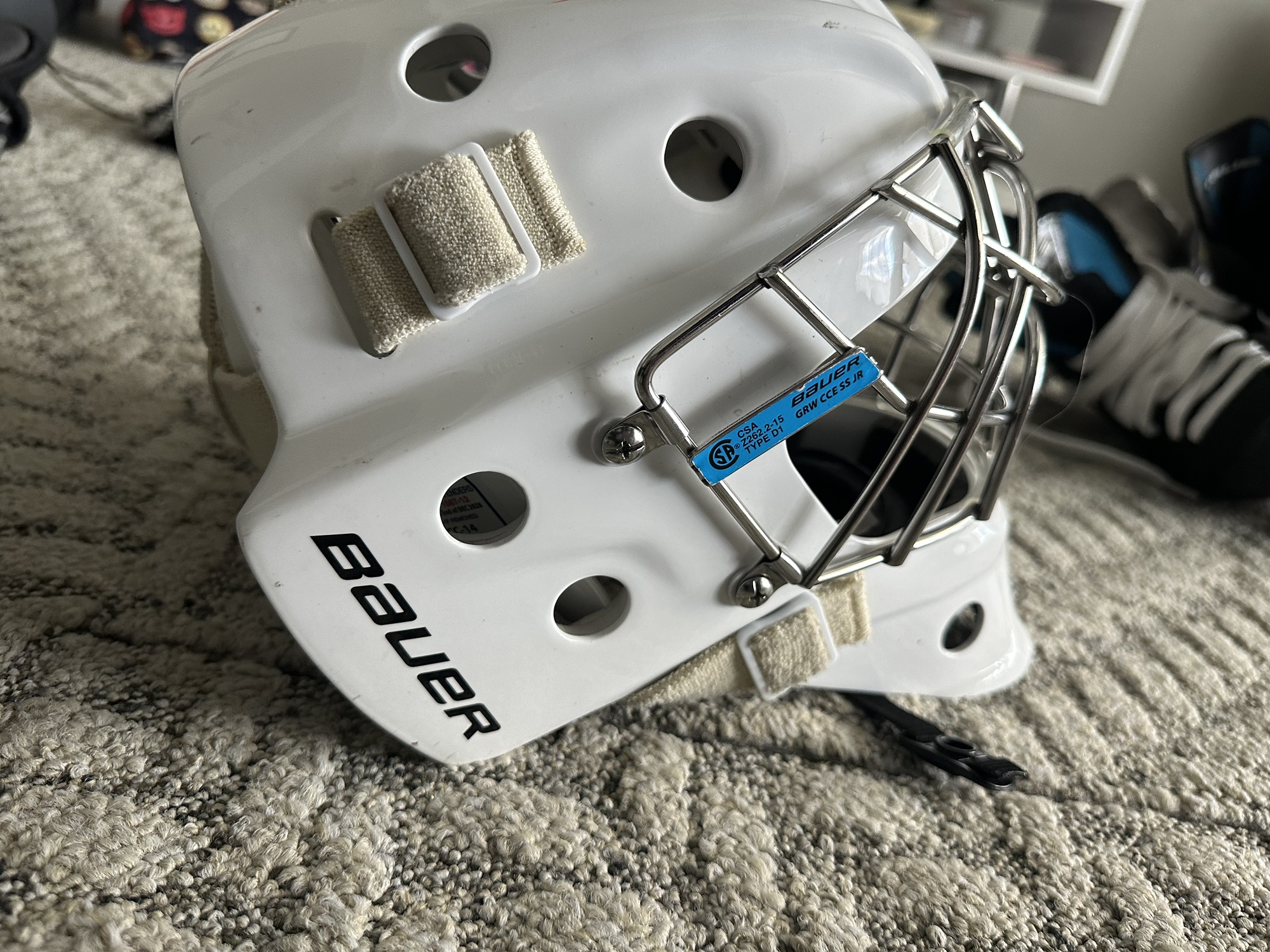 used-bauer-940x-goalie-mask-sidelineswap