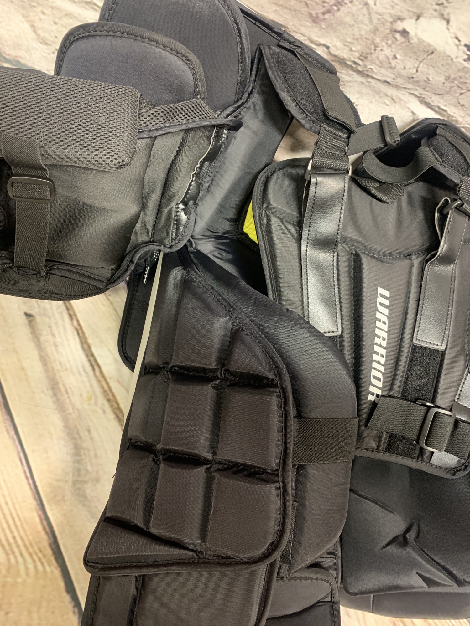 New Senior Warrior X3 Pro+ Goalie Chest Protector *FREE SHIPPING