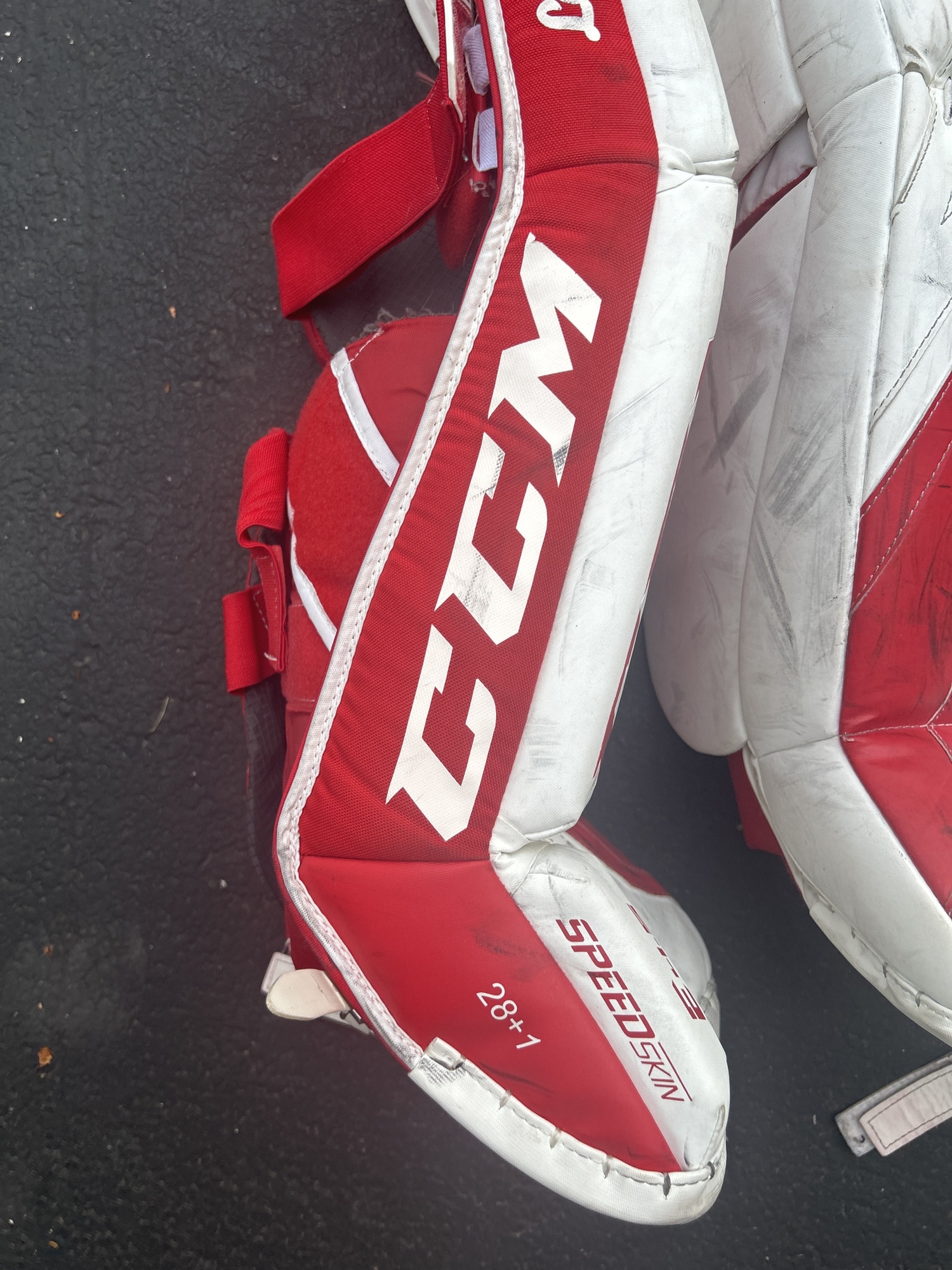28" CCM Speed skin Goalie Leg Pads SidelineSwap