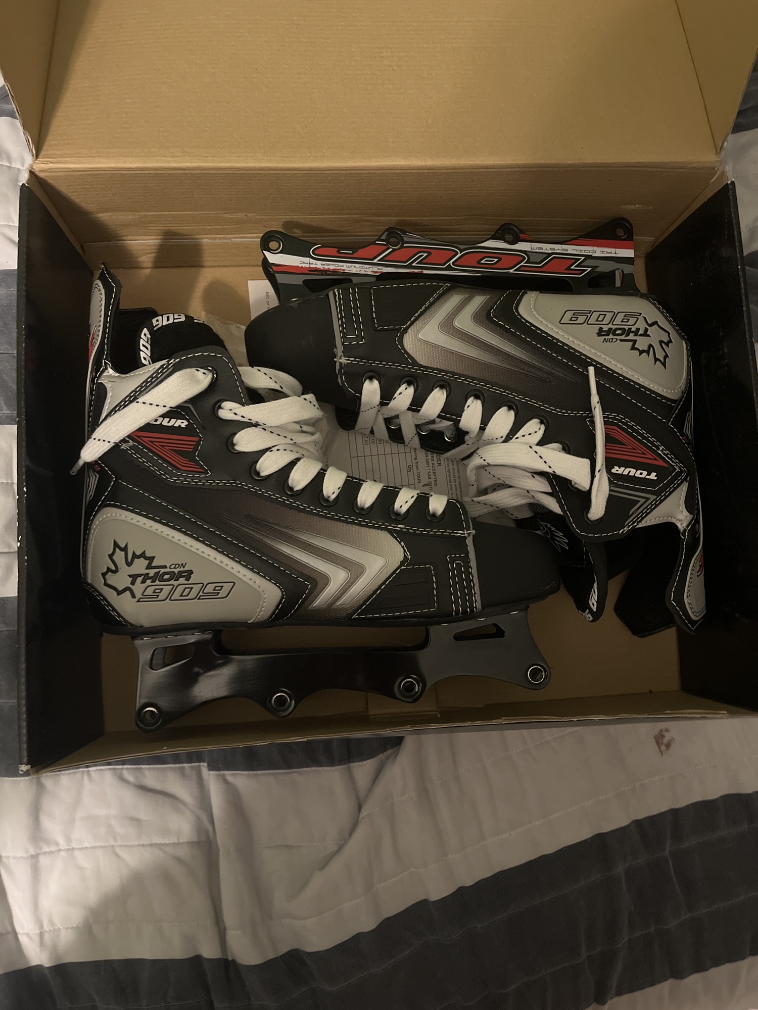 Tour Regular Width Size 12 Thor 909 Inline Skates(MISSING WHEELS AND