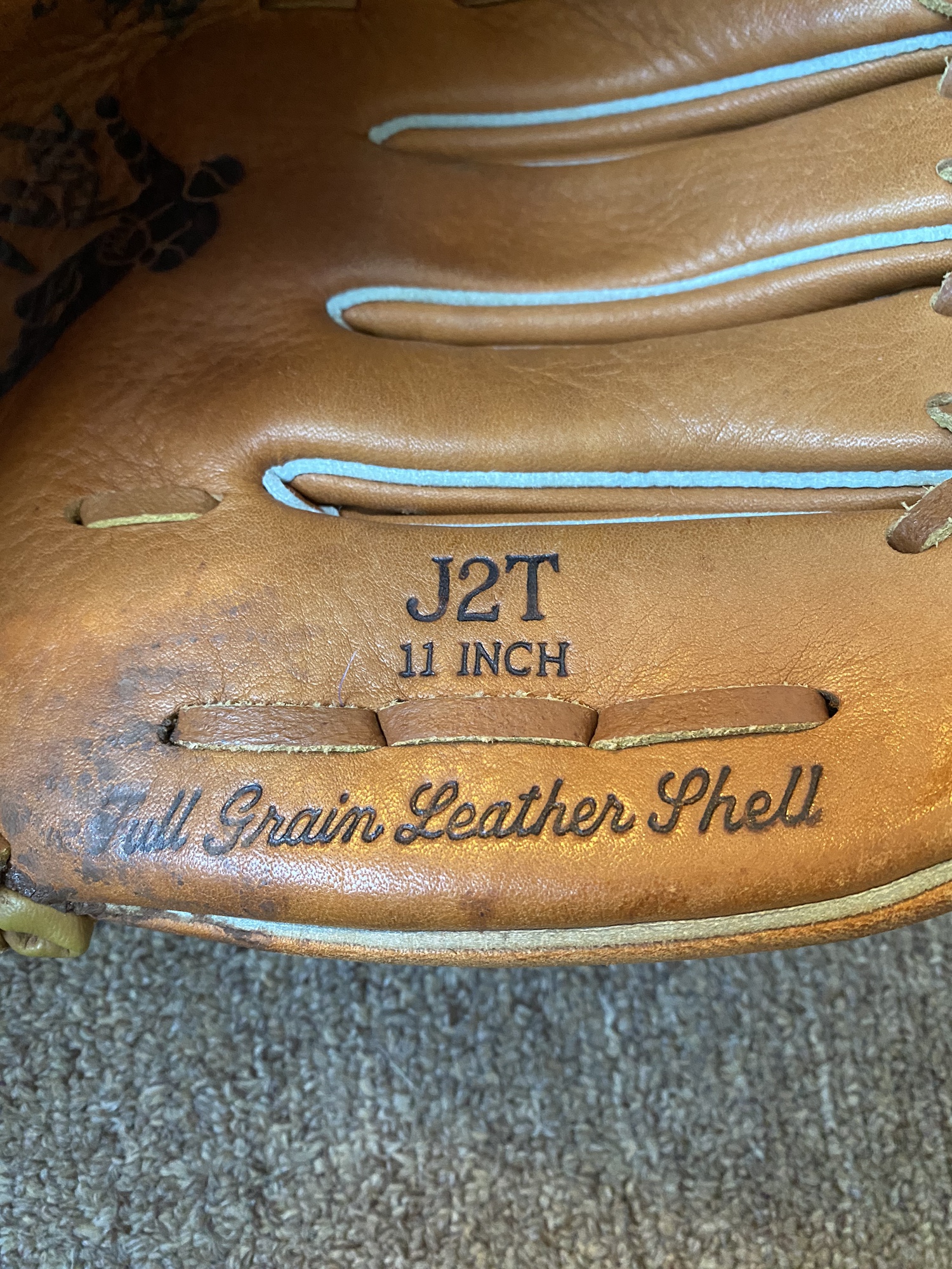 Used Right Hand Throw 11" Gold Glove Baseball Glove SidelineSwap