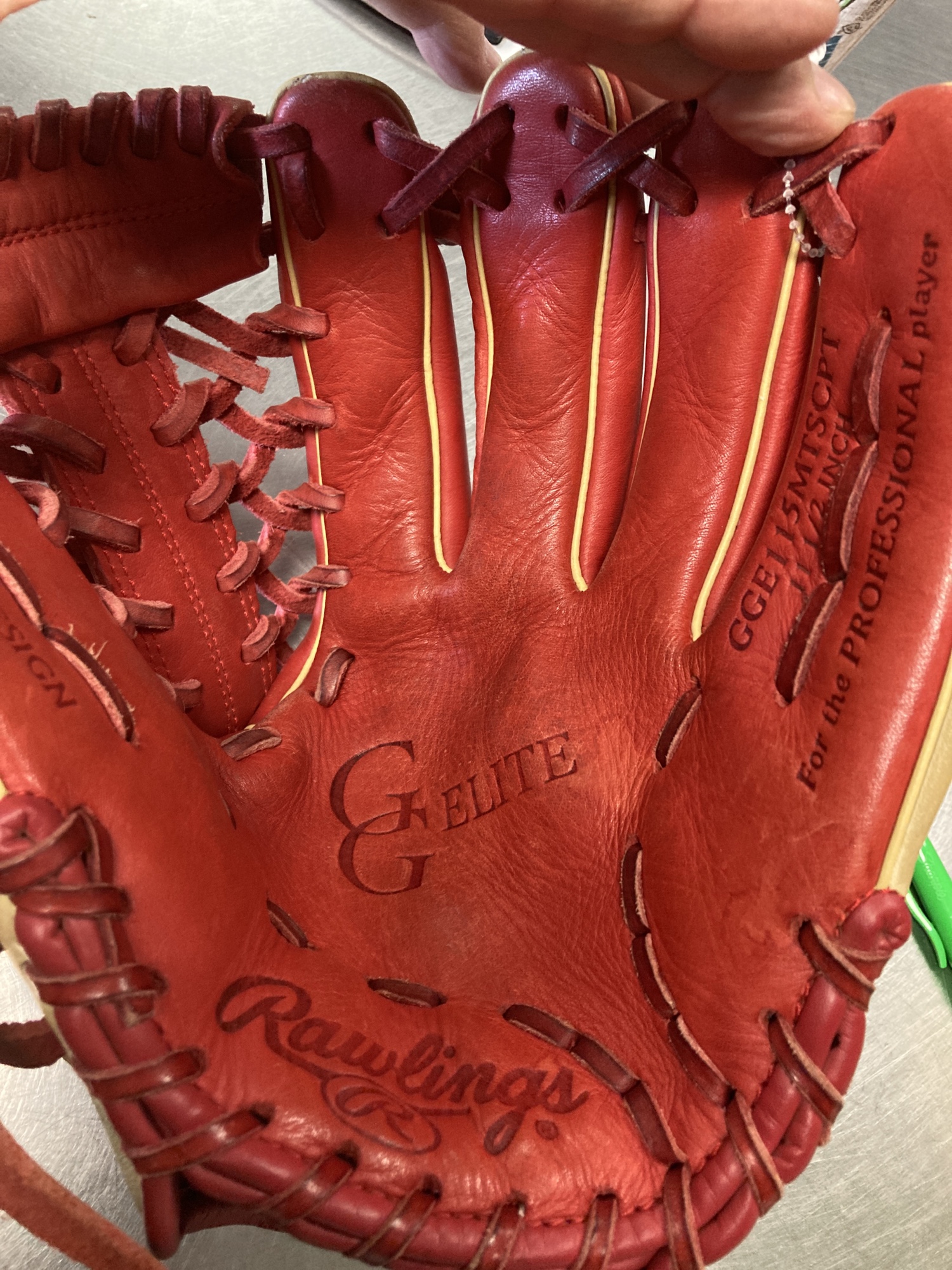 Infield 11.5" Gold Glove Elite Baseball Glove SidelineSwap