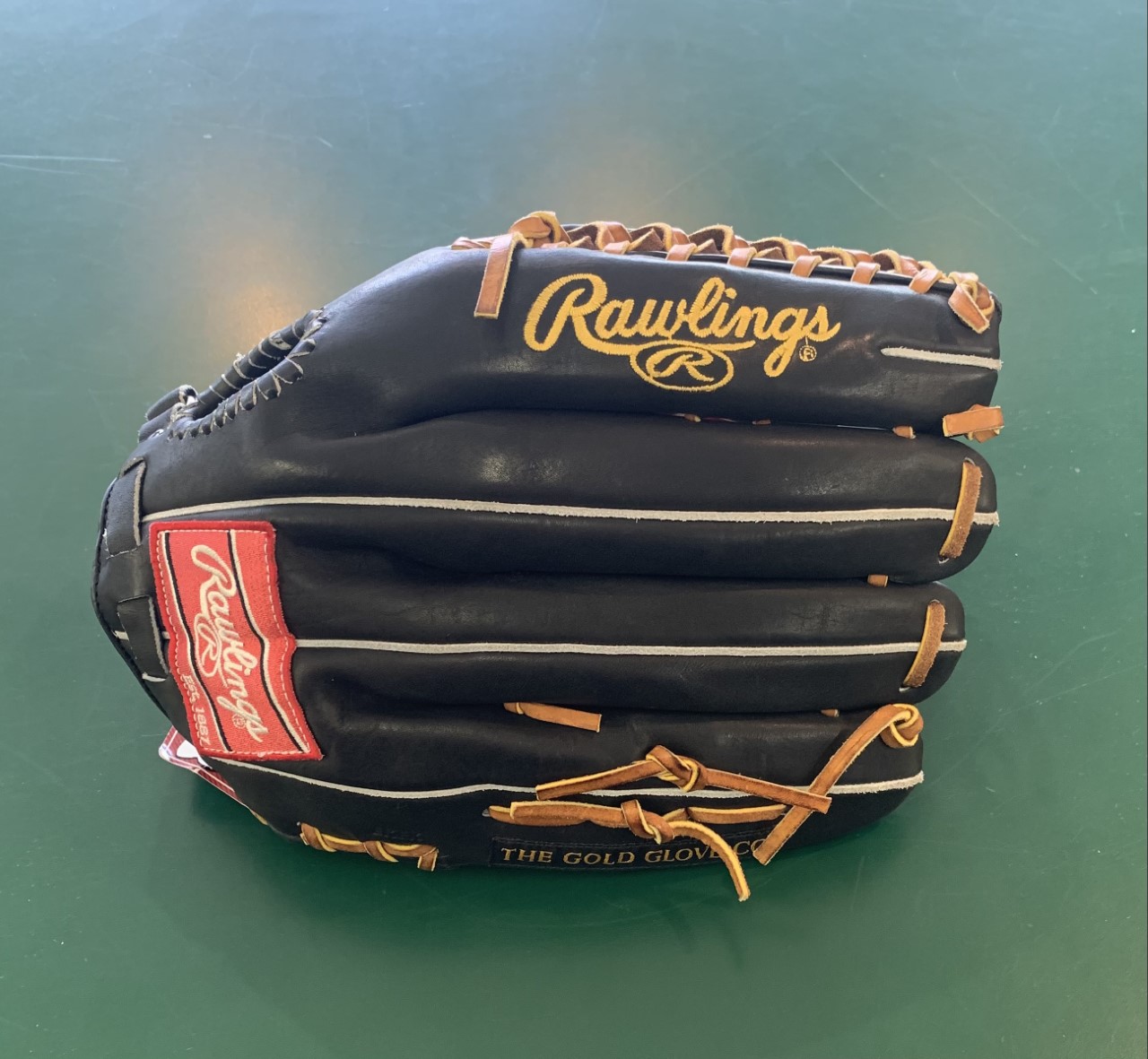 New Rawlings Left Hand Throw Outfield Heart of the Hide Baseball Glove