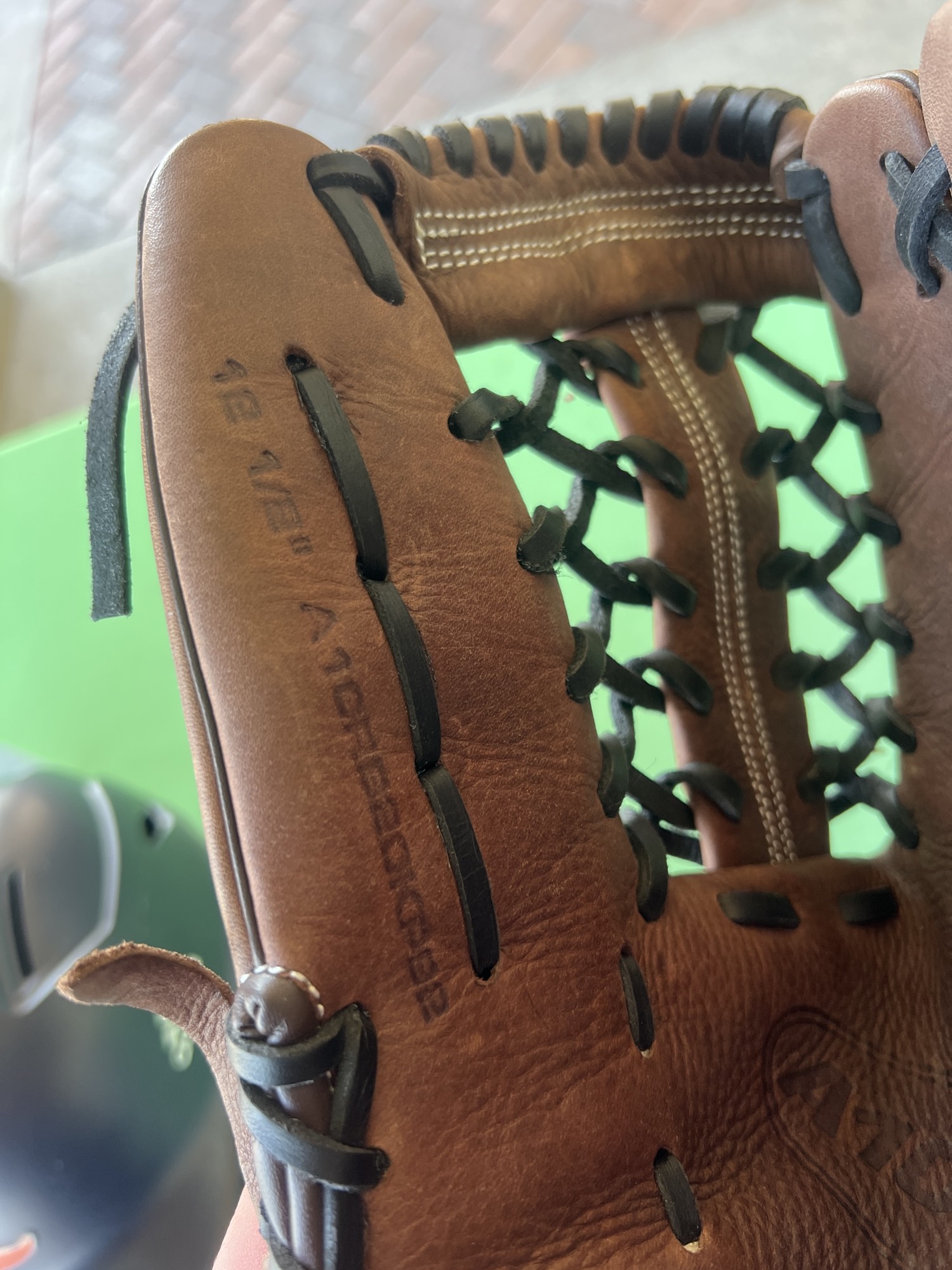 Used Wilson A1000 Right Hand Throw Baseball Glove 12.5" SidelineSwap