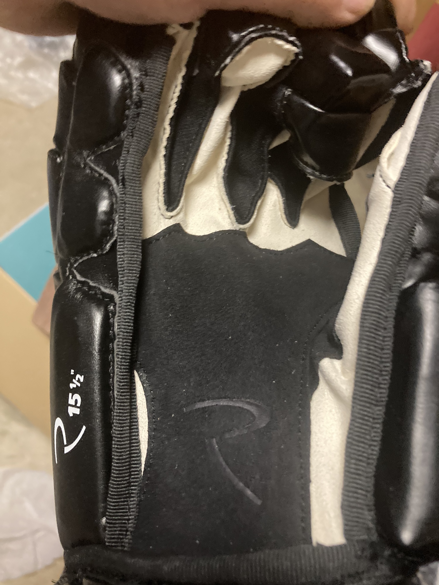 New 14.5" black Rebellion 7500 Senior ice hockey gloves SidelineSwap