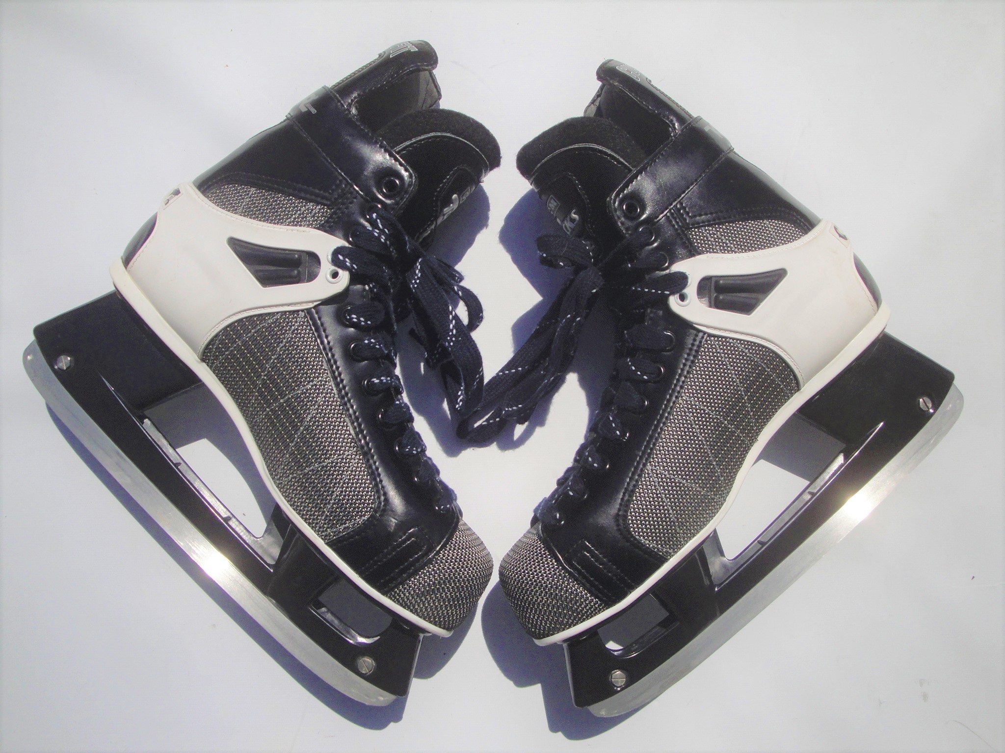 CCM 852 KEVLAR CUSTOM TACKS SKATES 9D MADE IN CANADA SidelineSwap