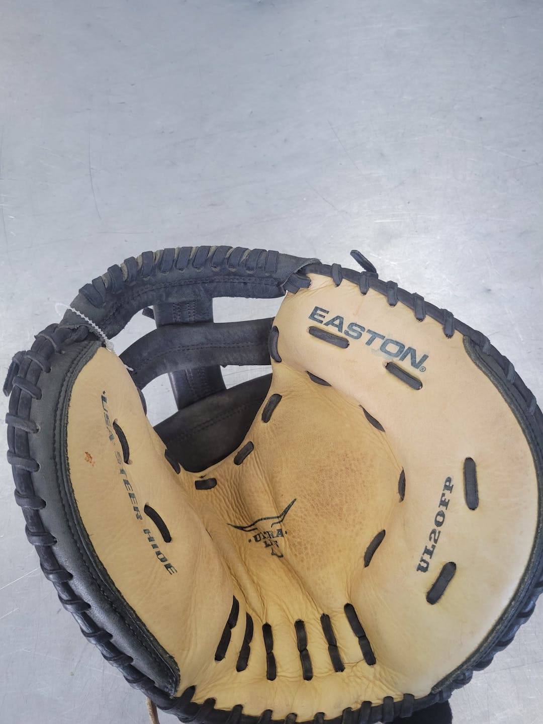 Used Easton Ul20fp Ultra Lite Catcher 33" Catcher's Gloves SidelineSwap