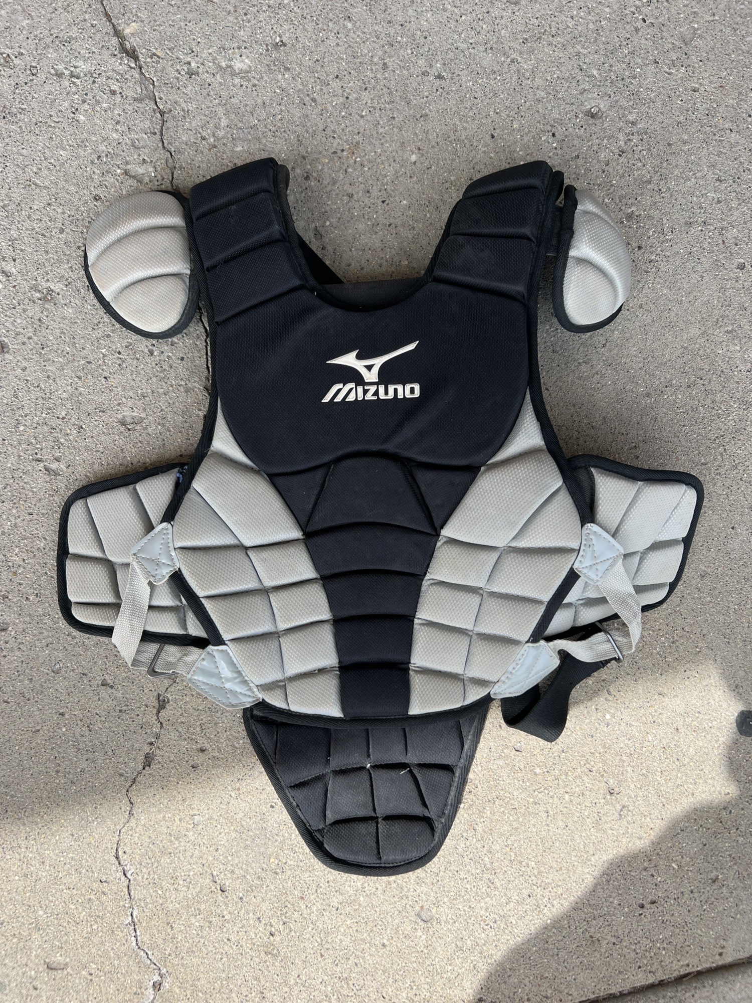 Used Mizuno Catcher's Chest Protector SidelineSwap
