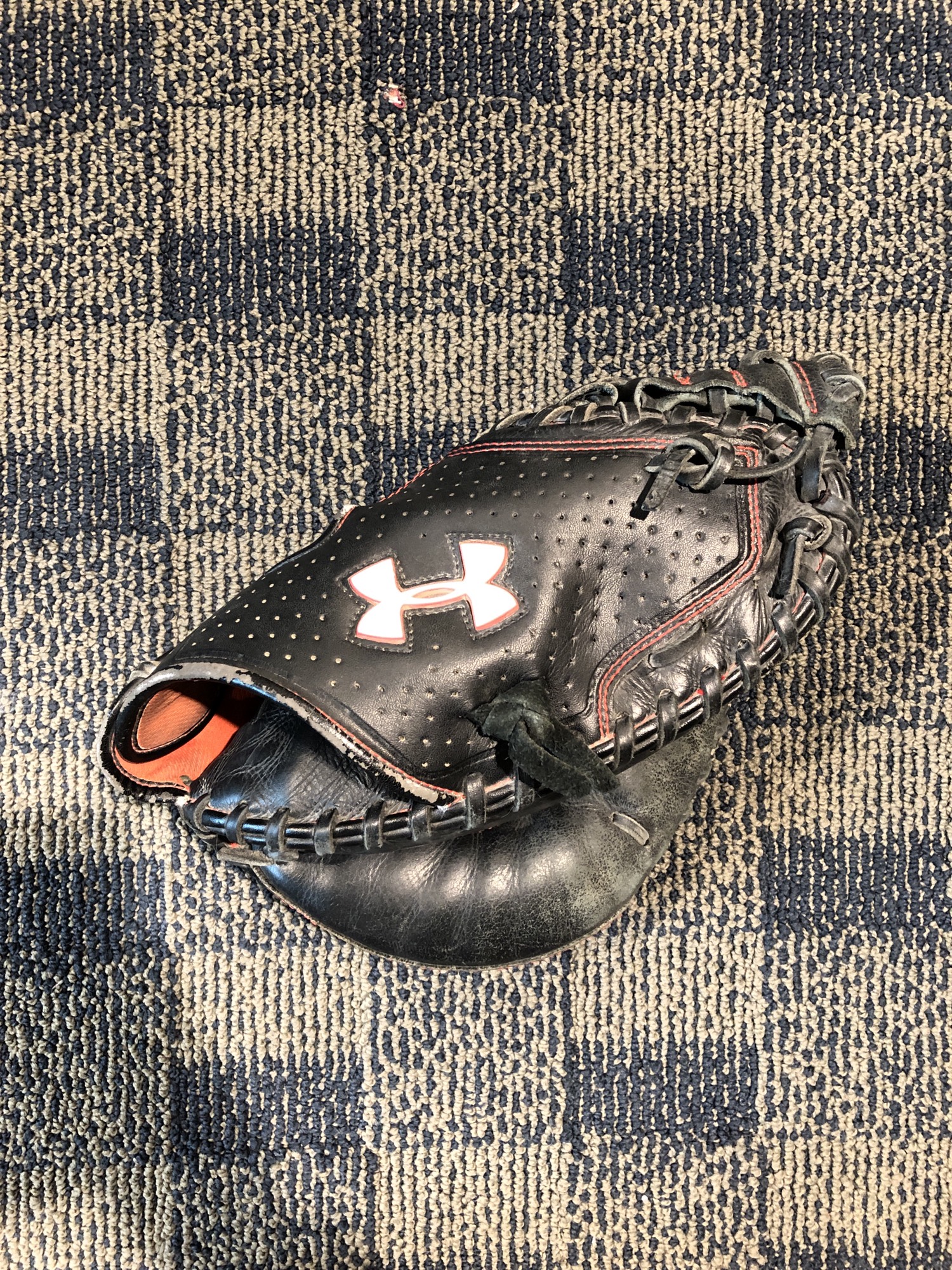 Used Under Armour UACM100A Right Hand Throw Catcher Baseball Glove 31" SidelineSwap