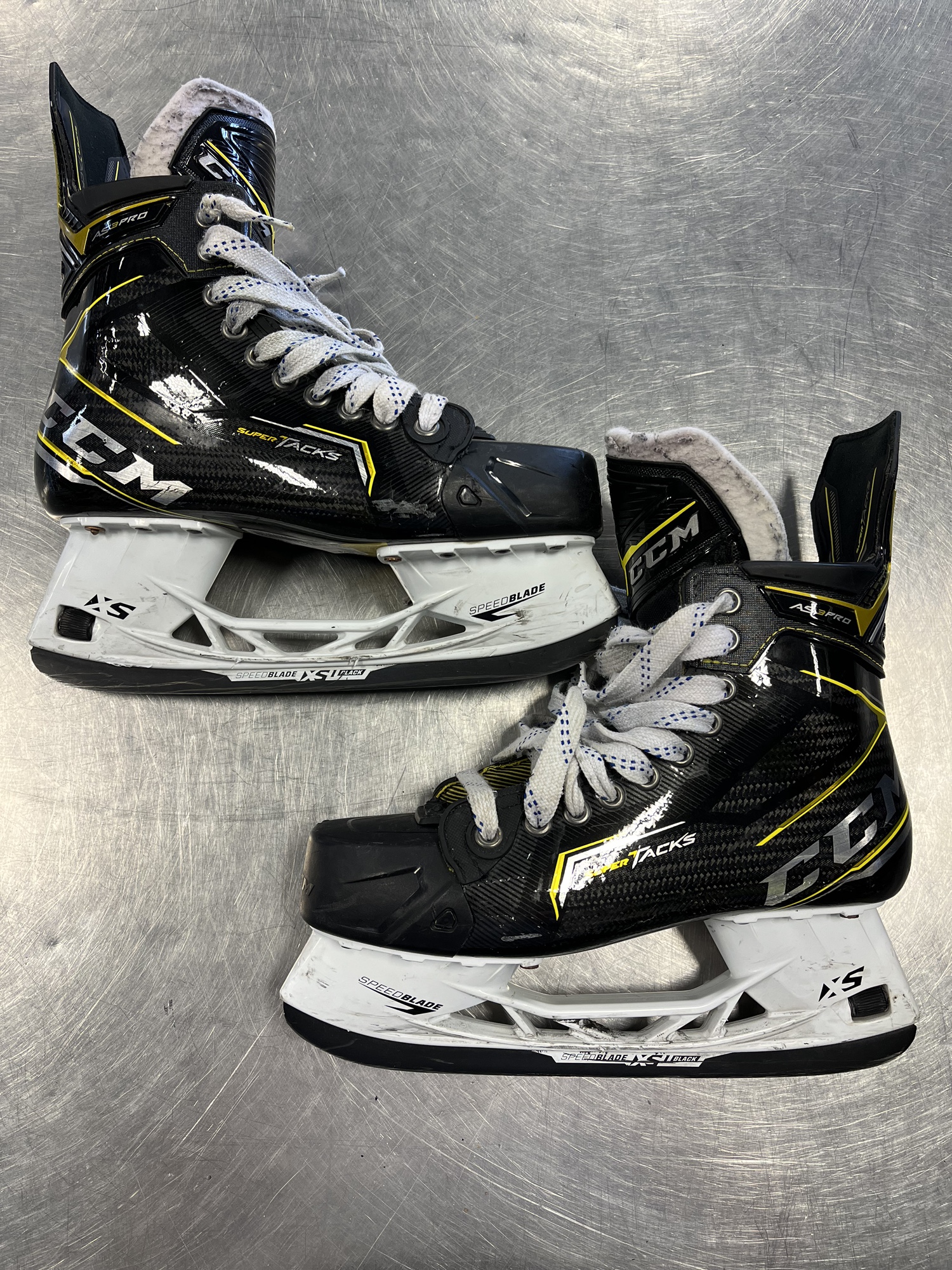 Used CCM Regular Width Size 8.5 Super Tacks AS3 Pro Hockey Skates