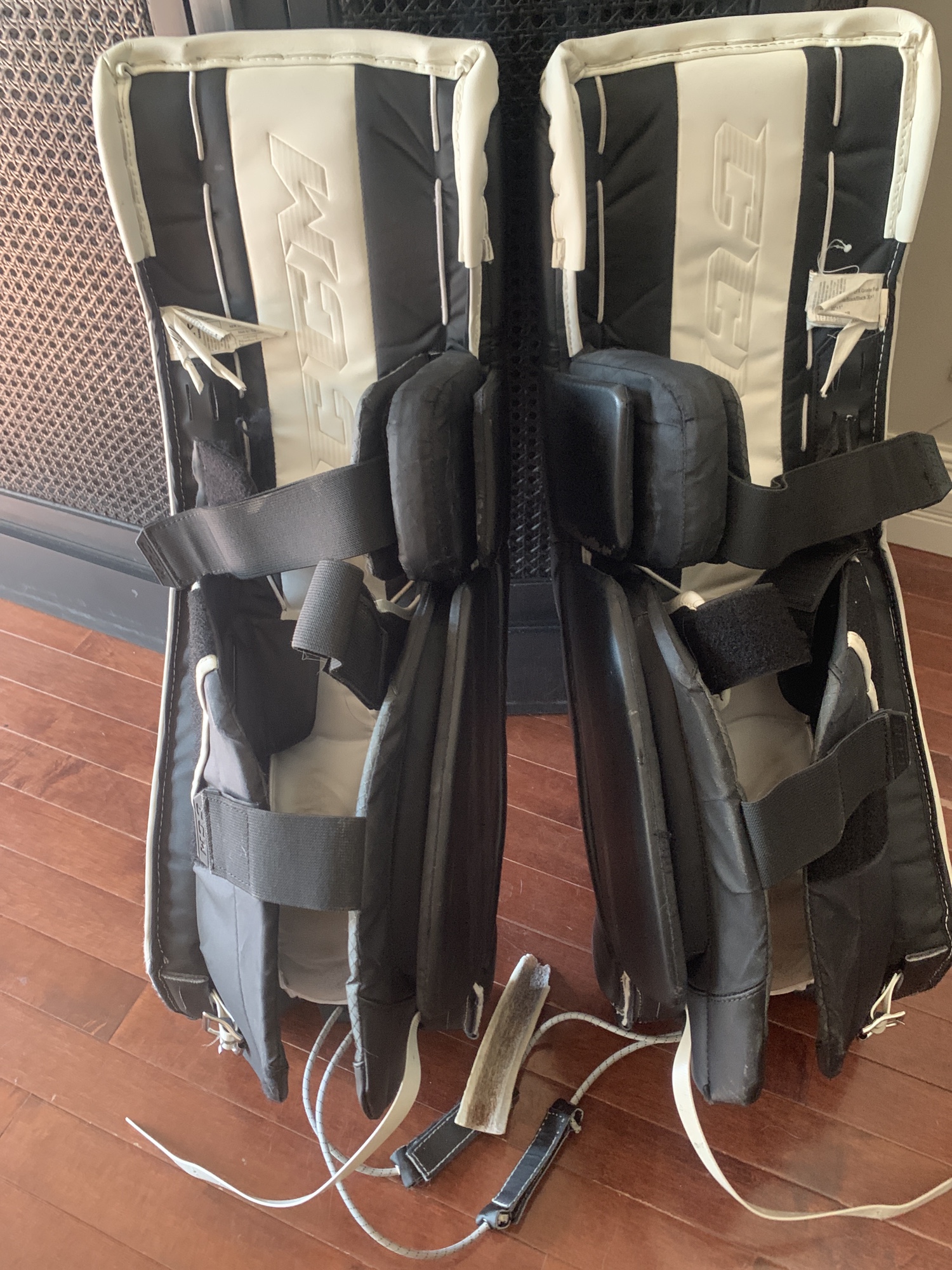 CCM E Flex 5.5 Goalie Pads 30 + 1 SidelineSwap