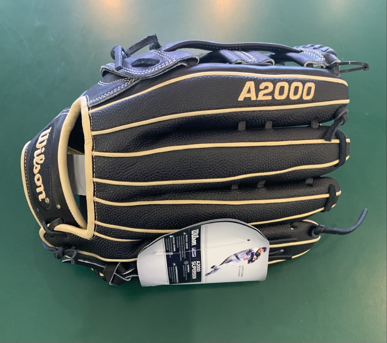 New 2019 Wilson Left Hand Throw Outfield A2000 Baseball Glove 12.75