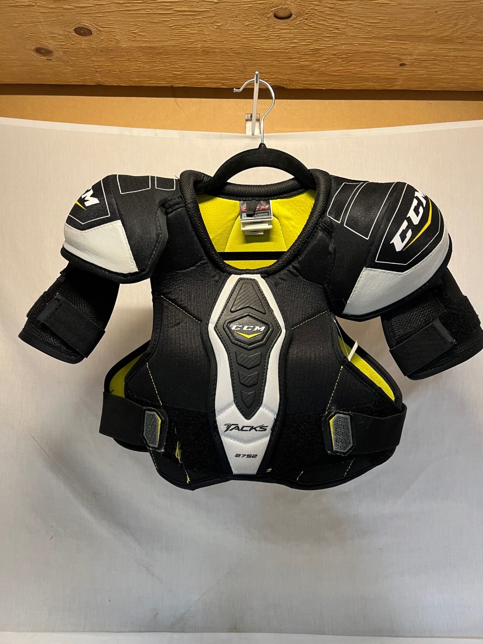 Used Junior Large CCM Tacks 2752 Shoulder Pads SidelineSwap